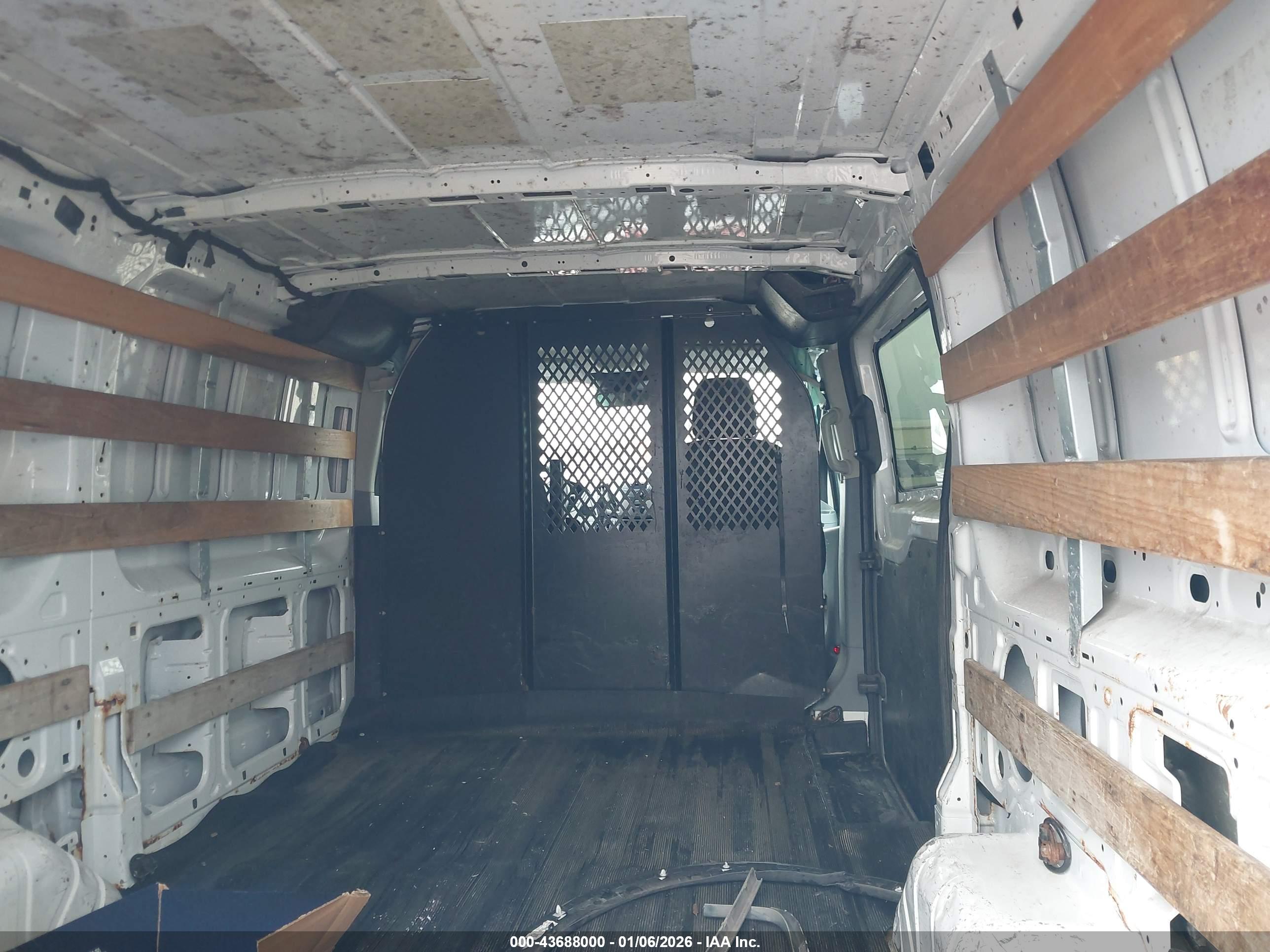 FORD TRANSIT-250 image 8