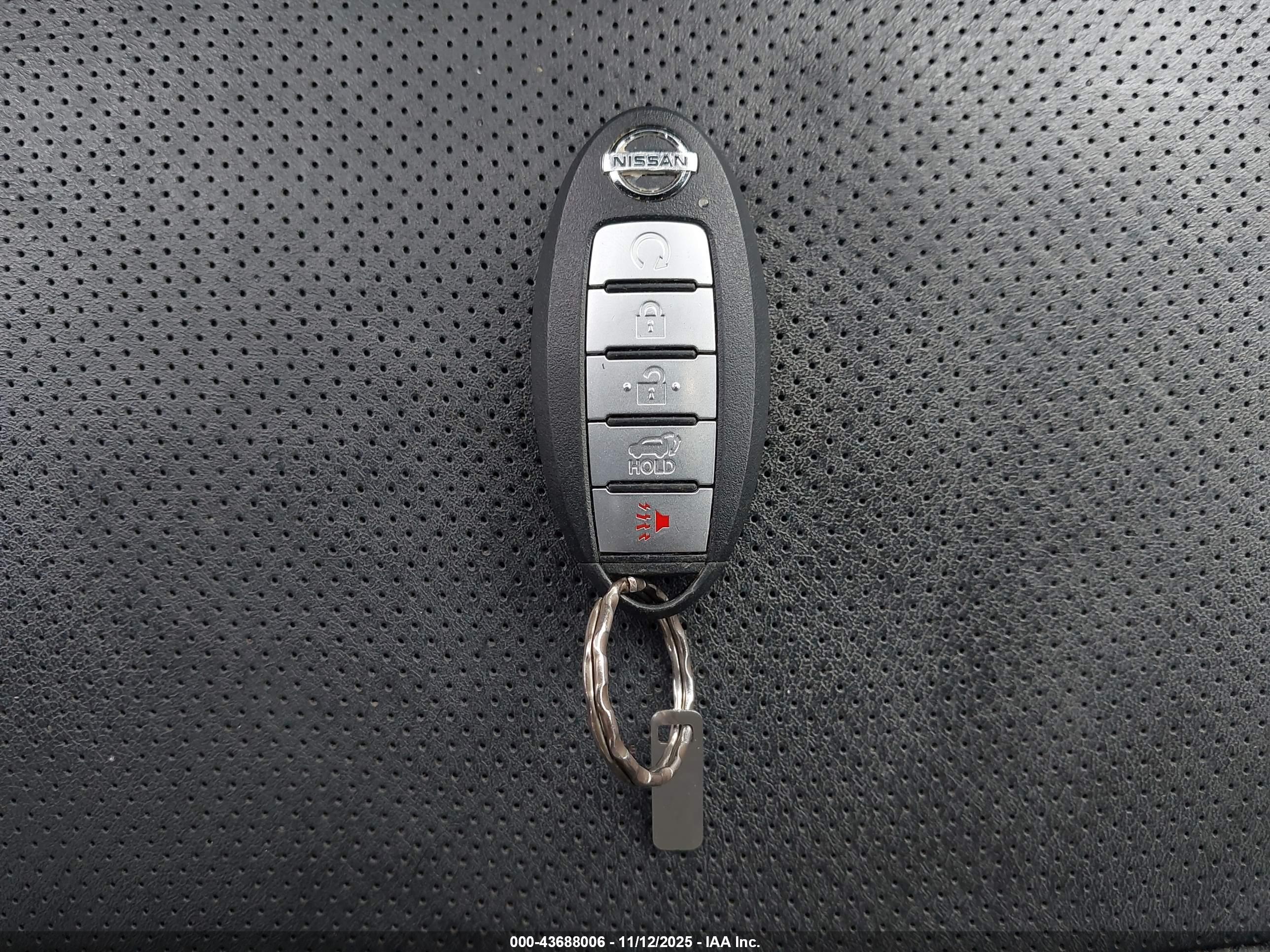 NISSAN ROGUE image 11