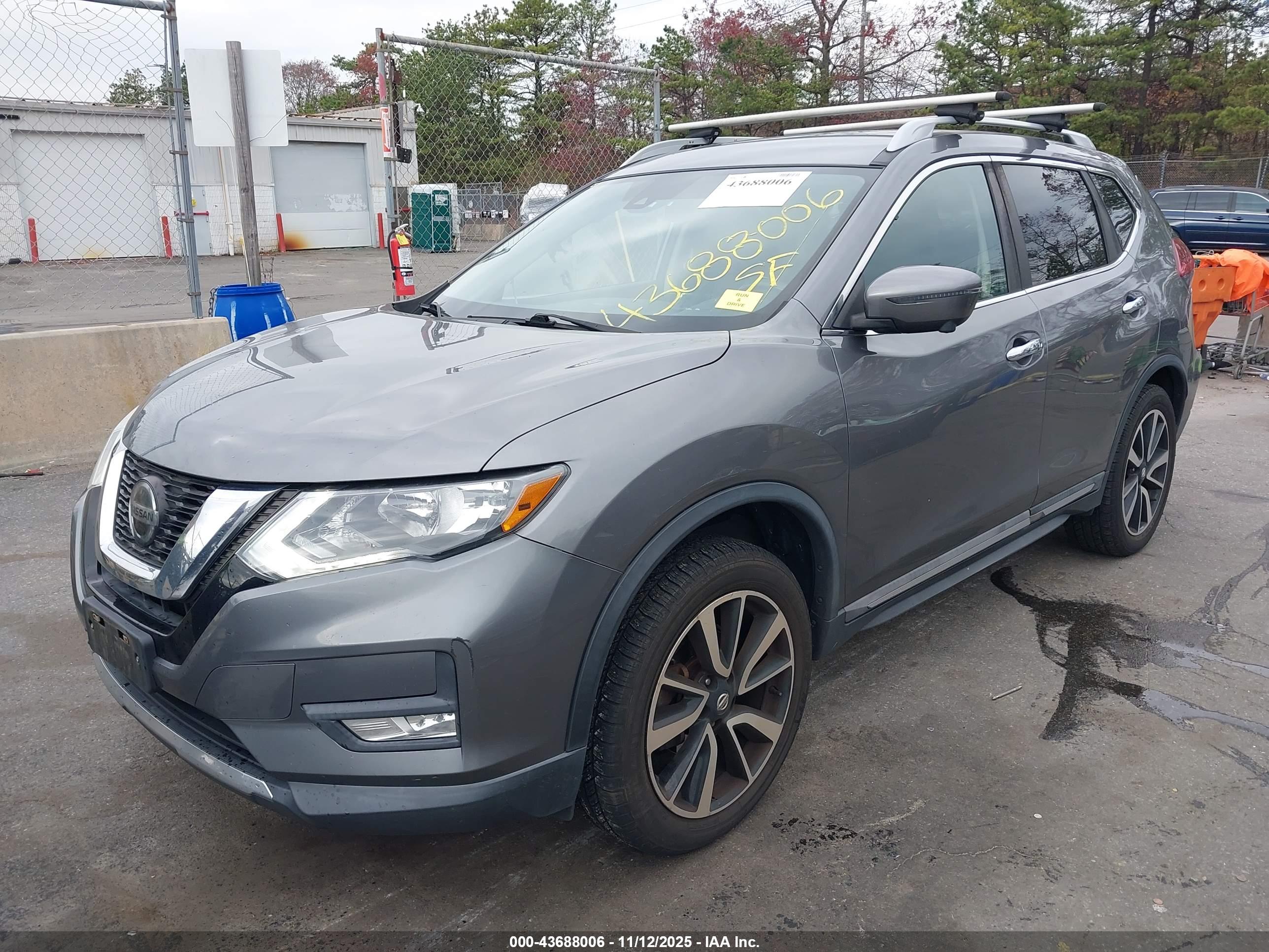 NISSAN ROGUE image 2
