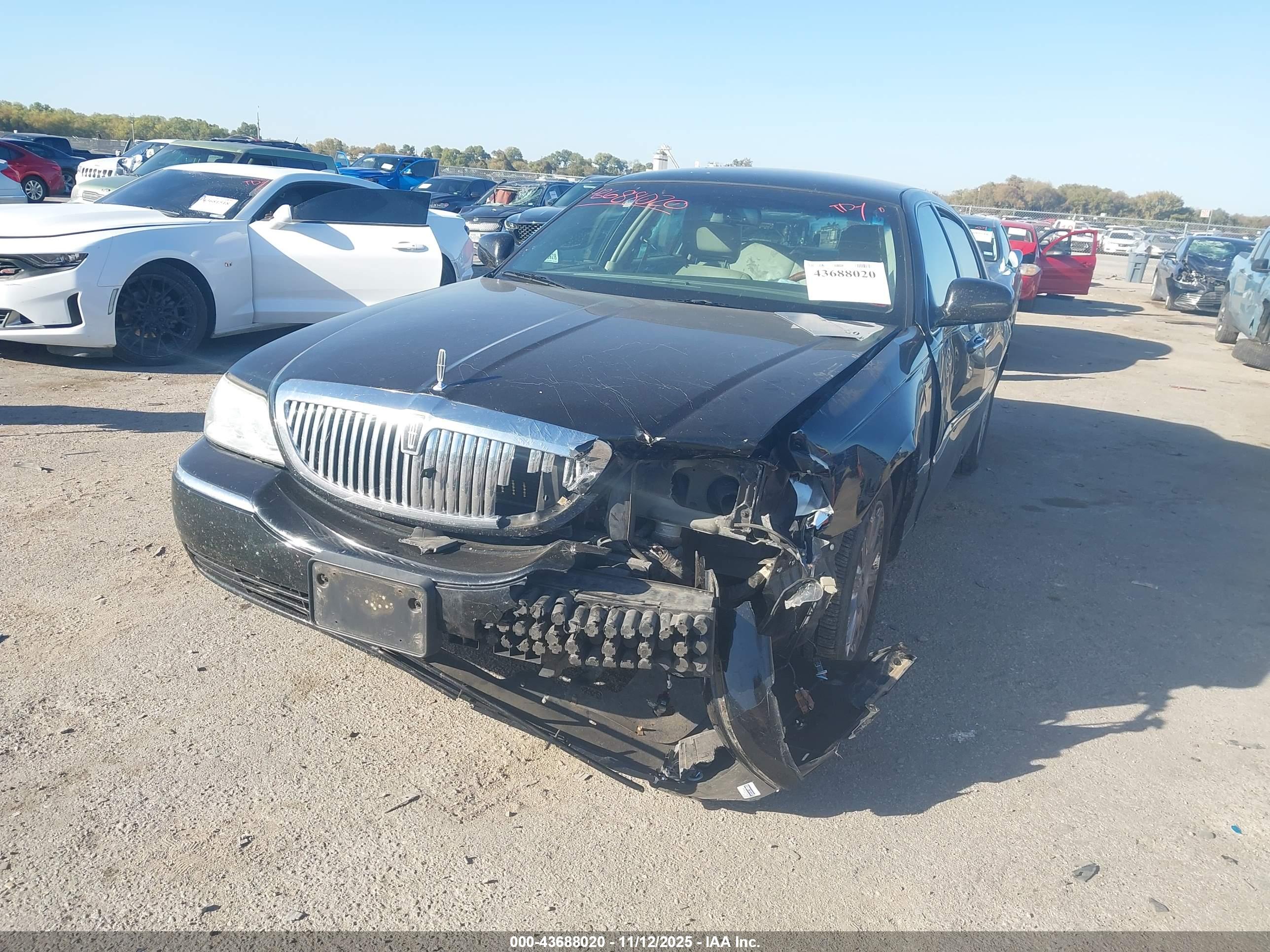 LINCOLN TOWN image 2