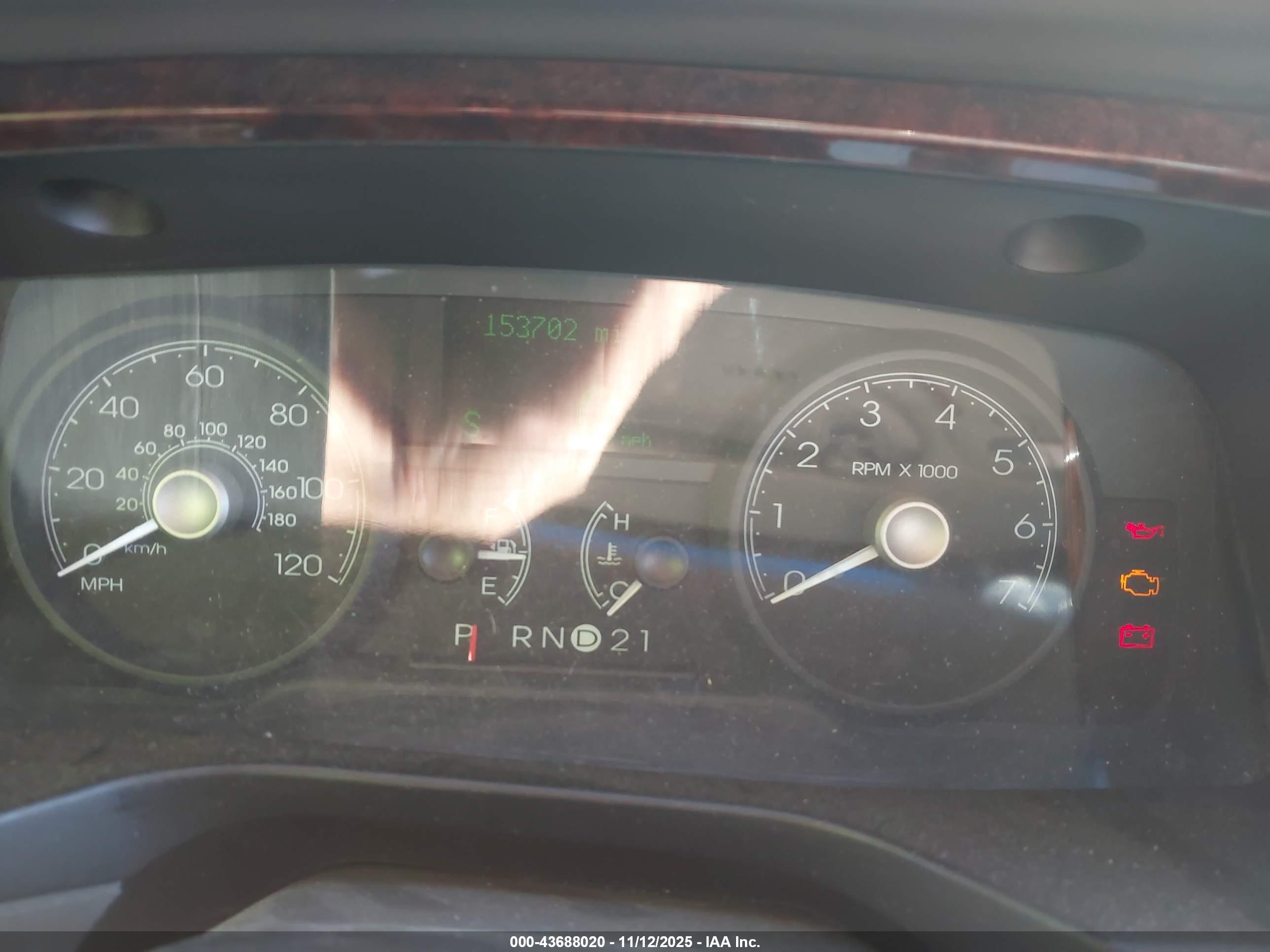 LINCOLN TOWN image 7