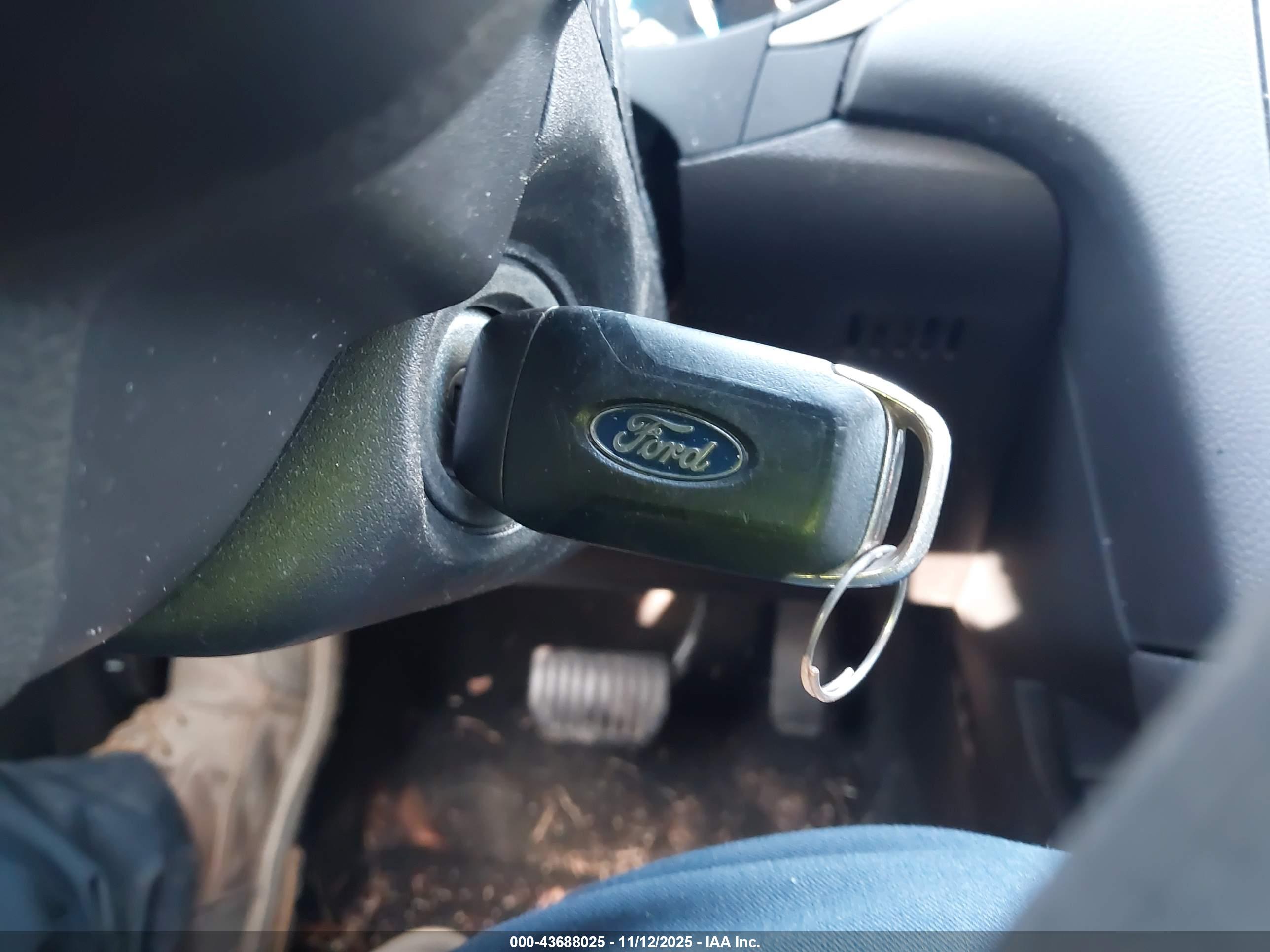 FORD FUSION image 11