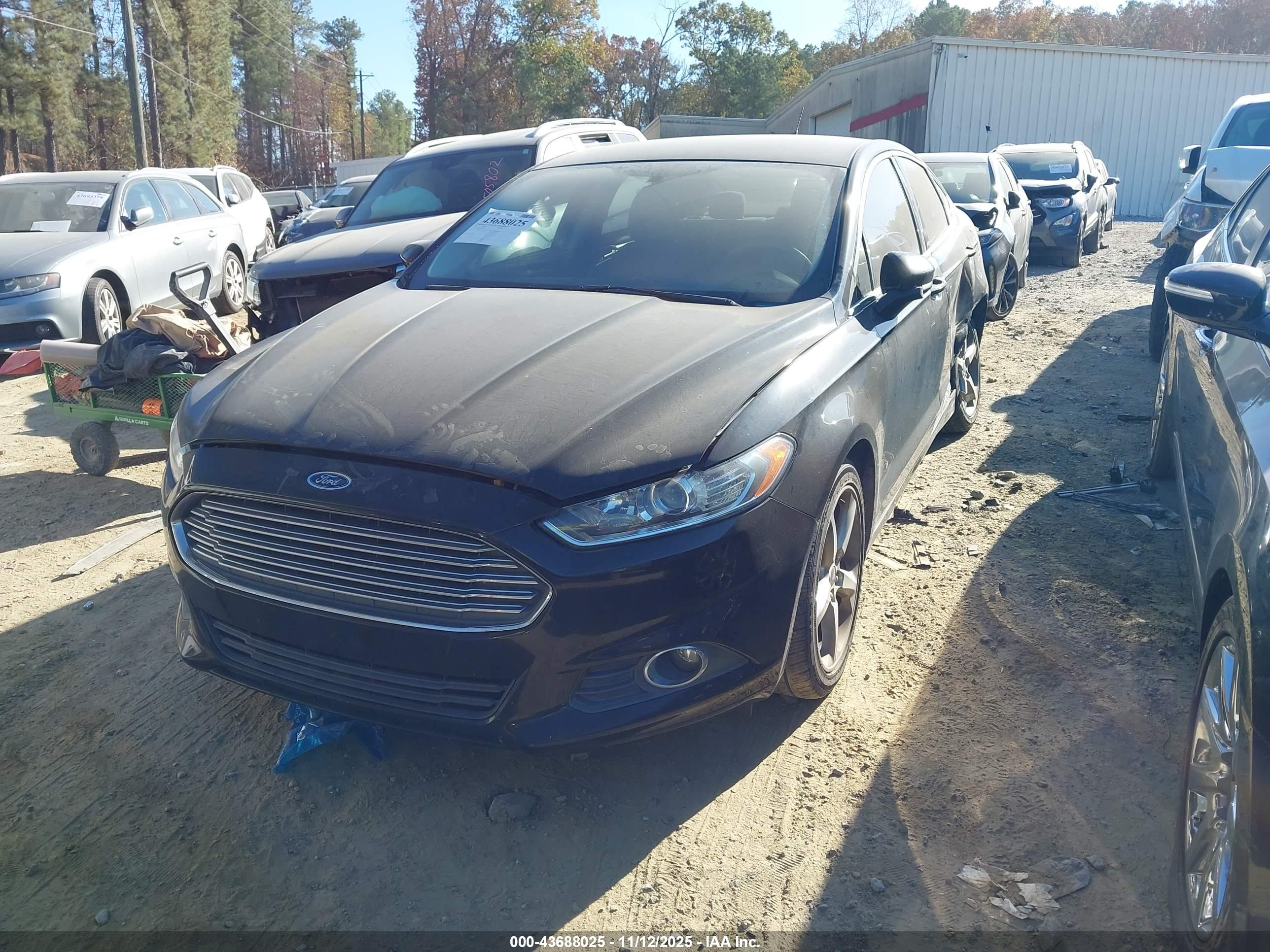 FORD FUSION image 2