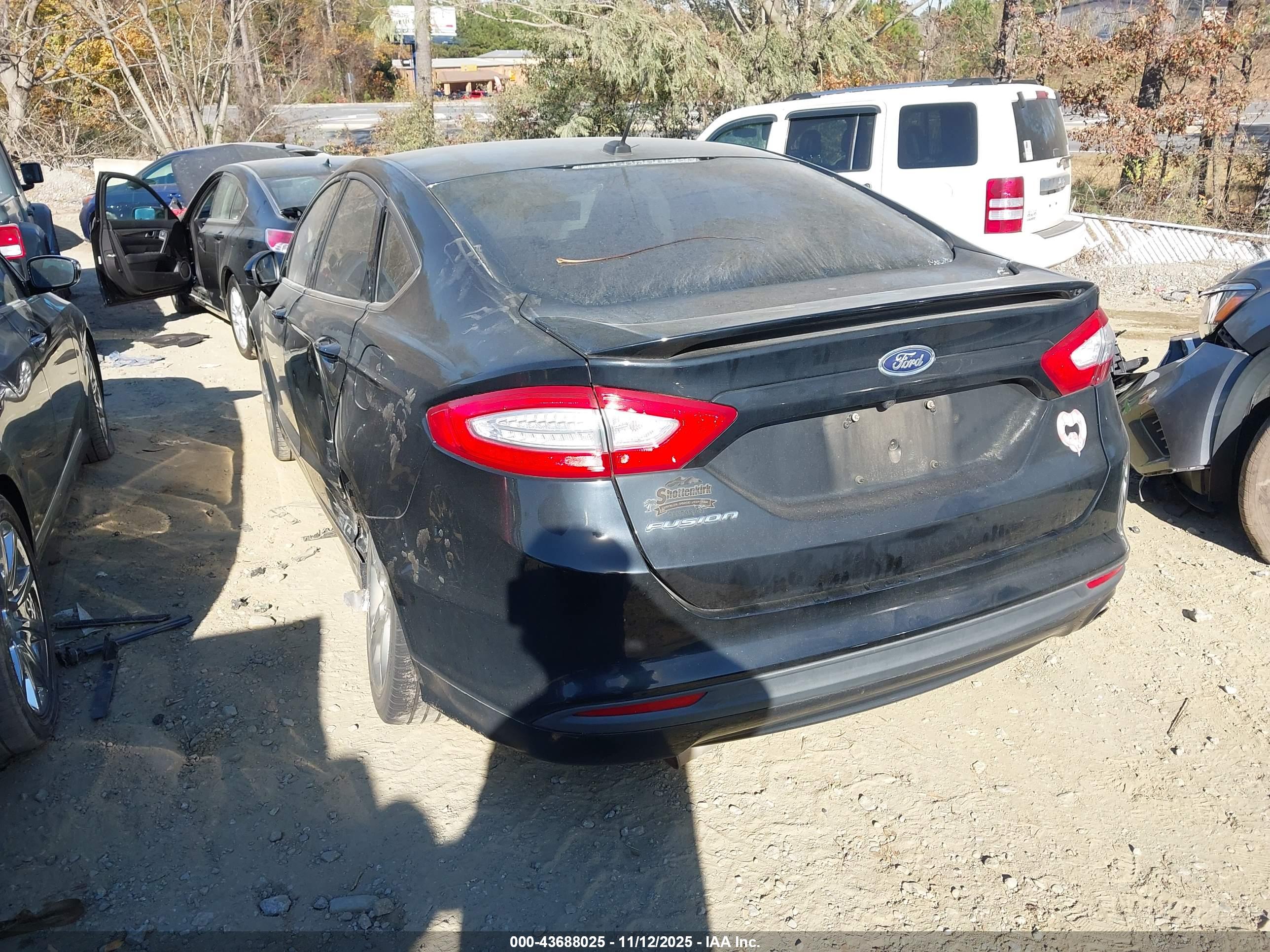 FORD FUSION image 3