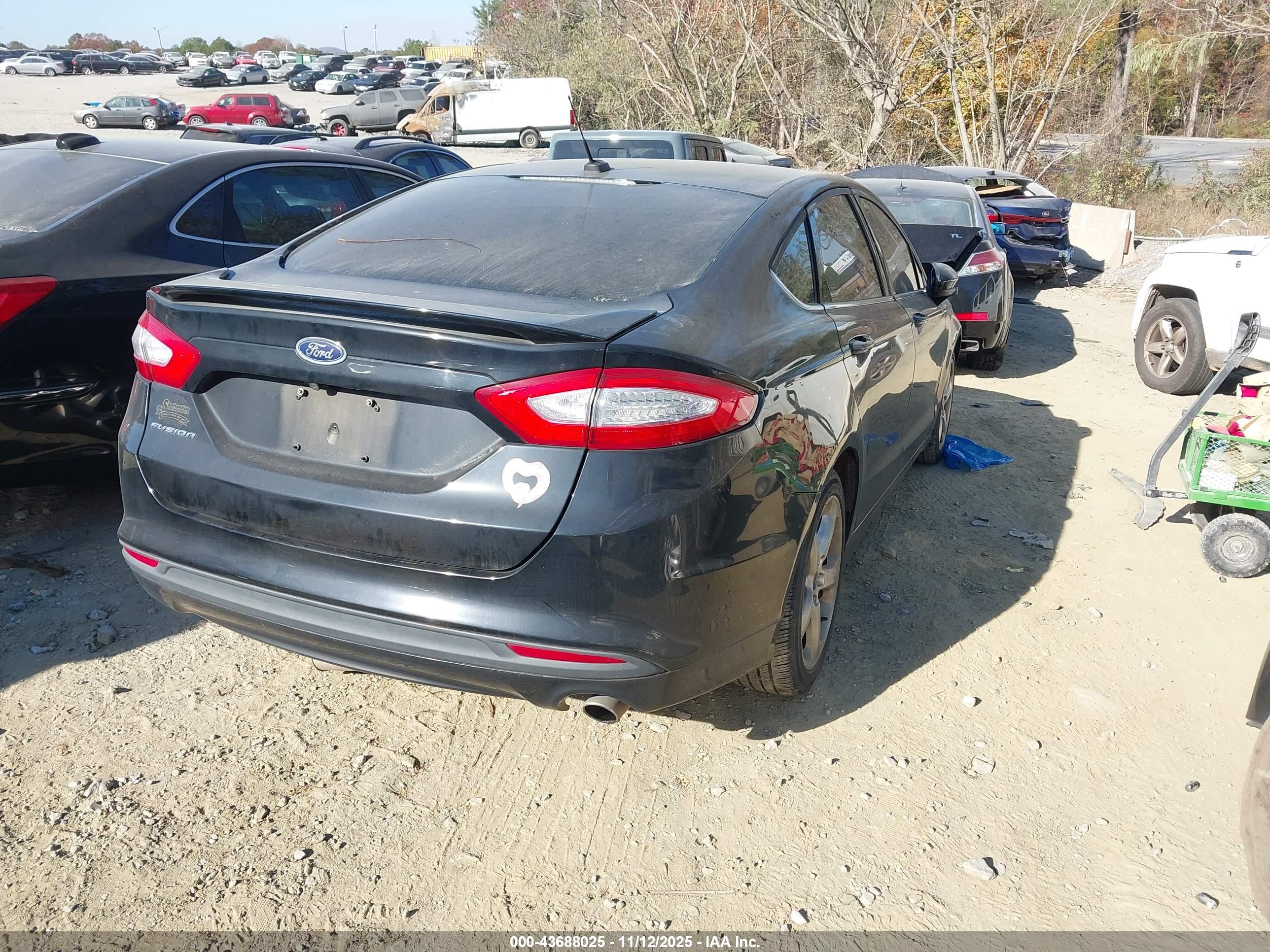 FORD FUSION image 4