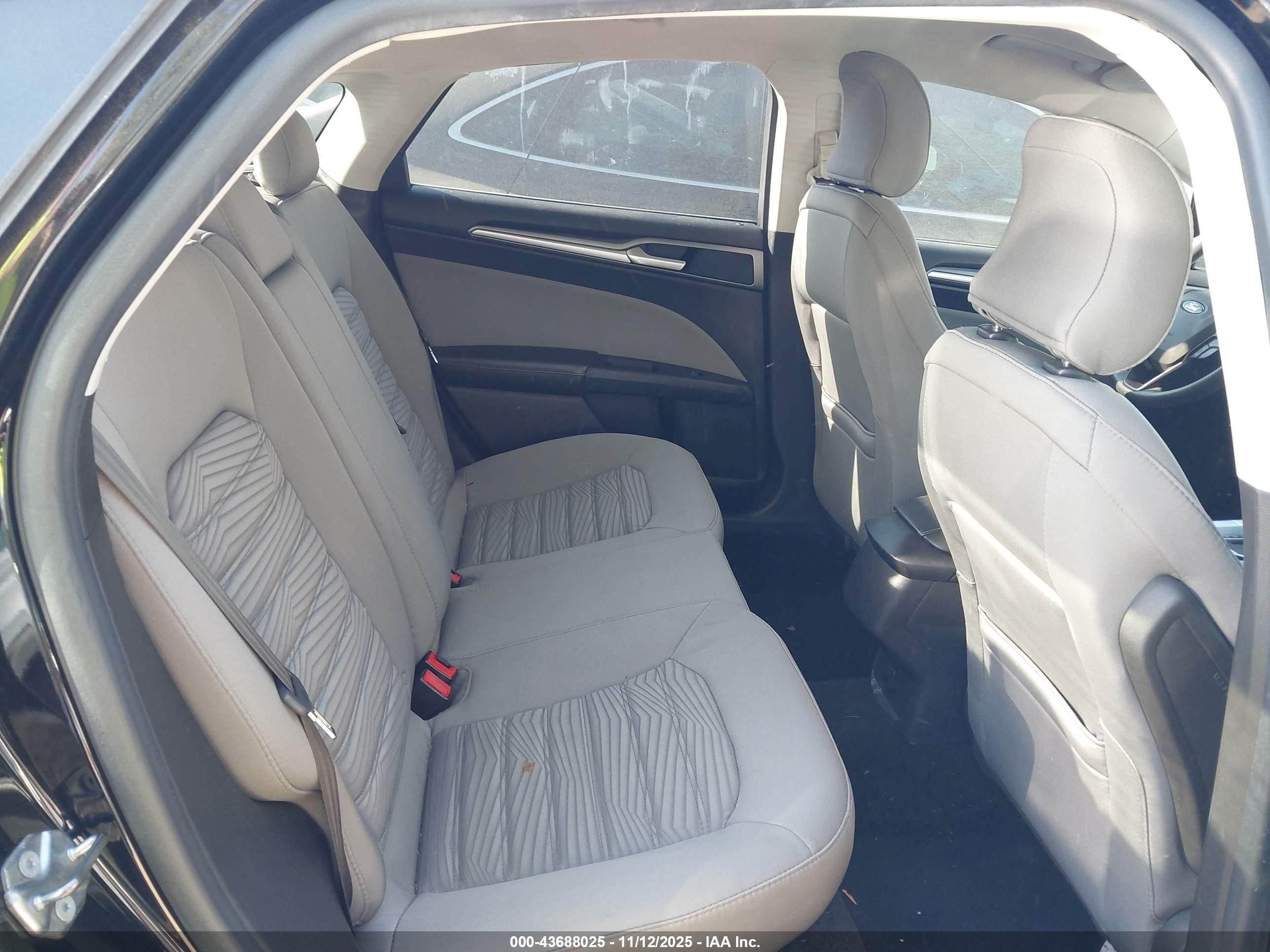 FORD FUSION image 8