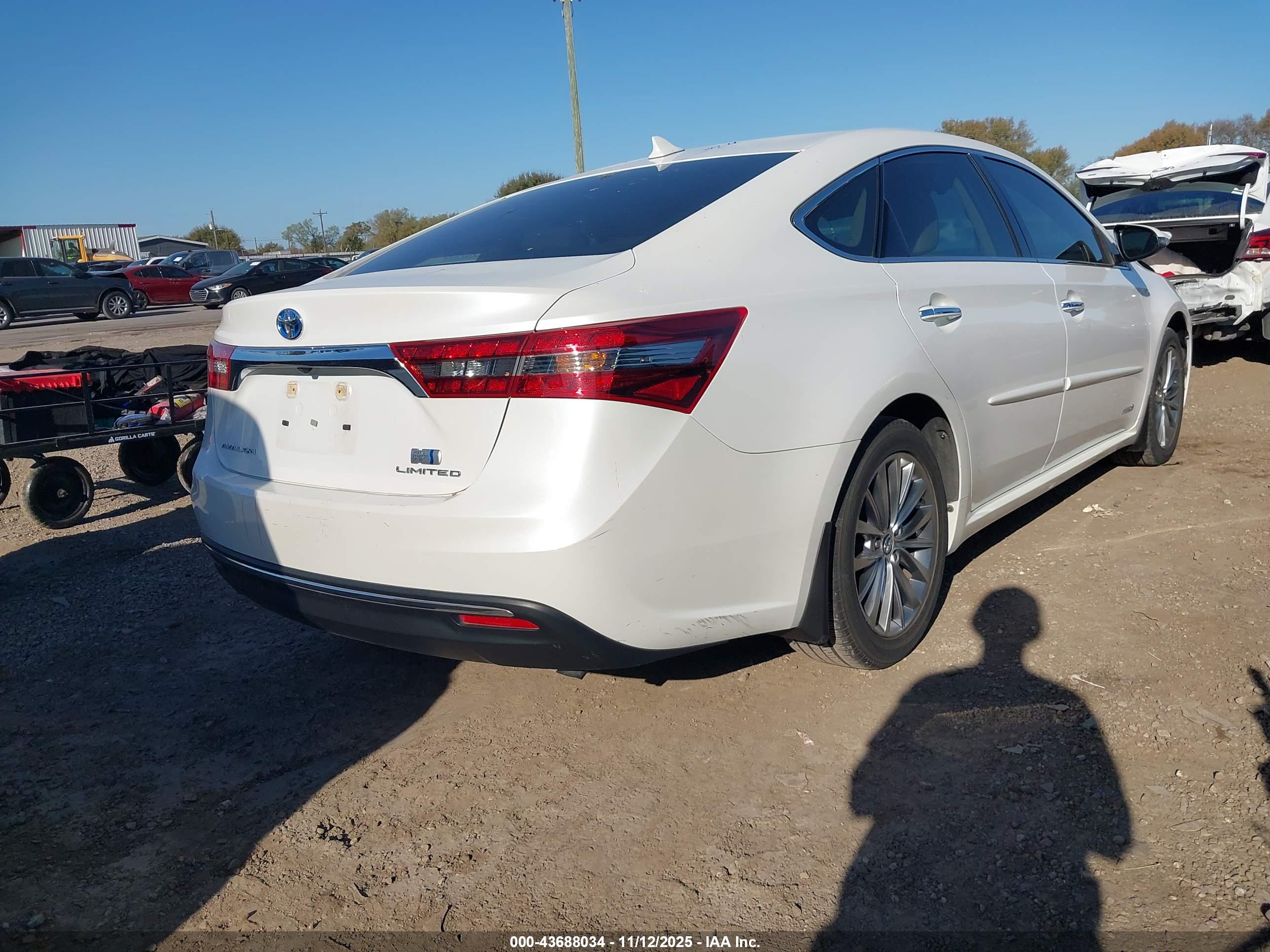 TOYOTA AVALON image 4