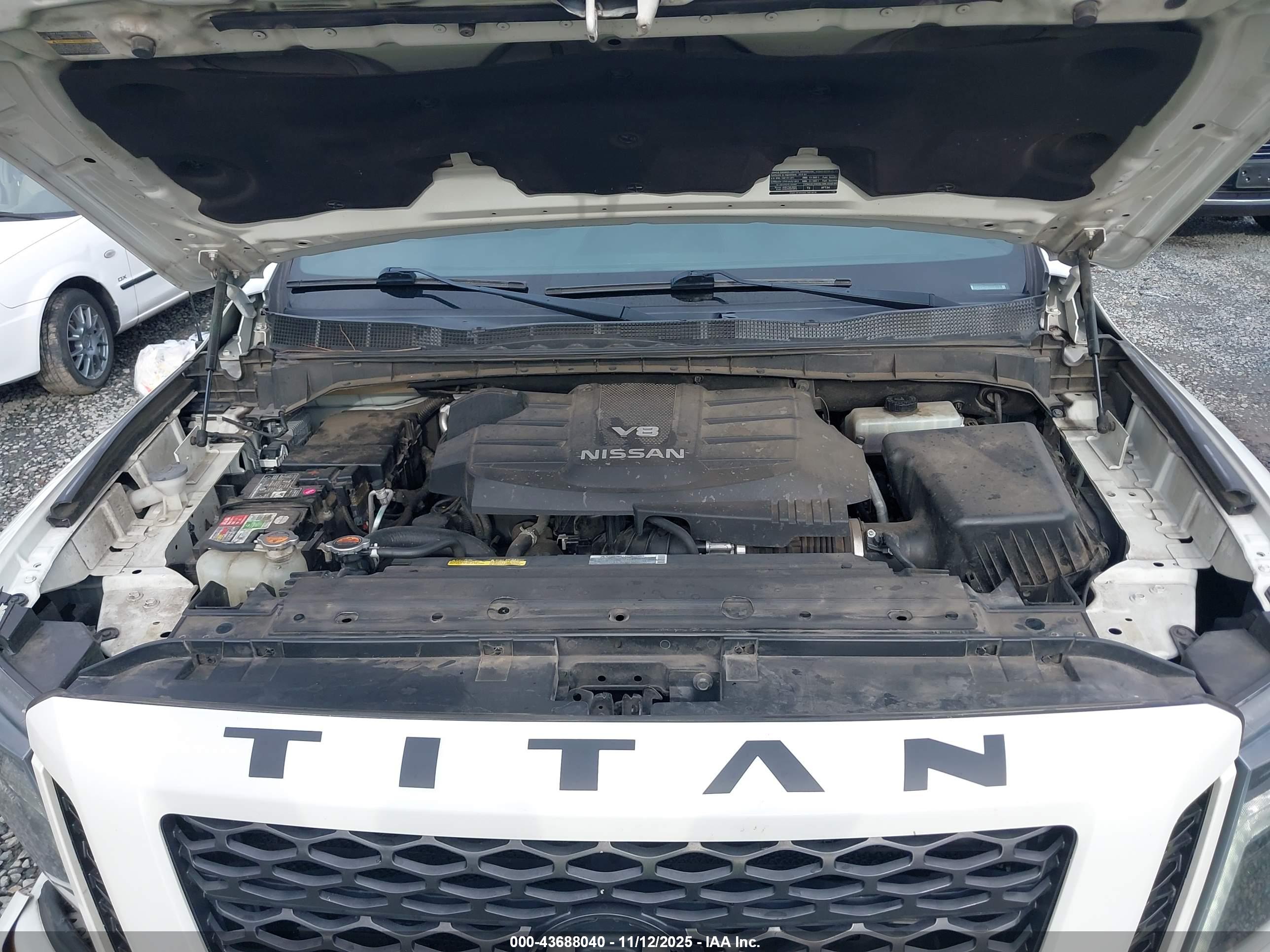 NISSAN TITAN image 10