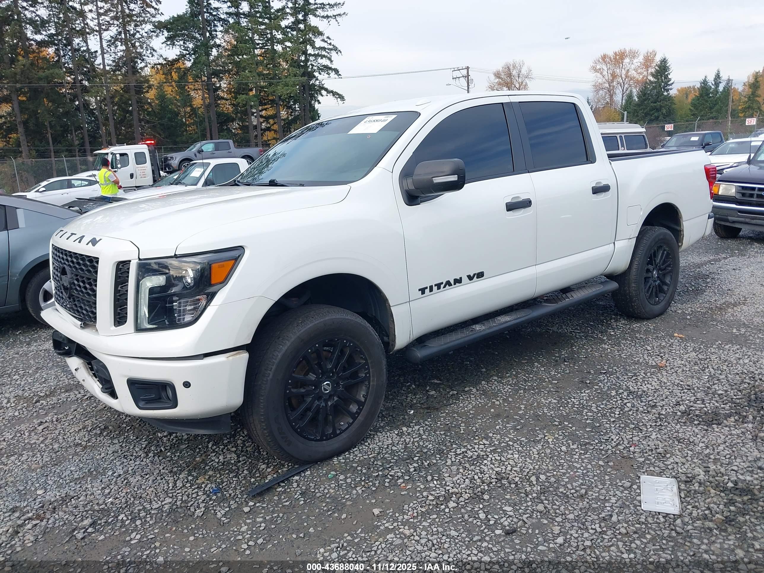 NISSAN TITAN image 2