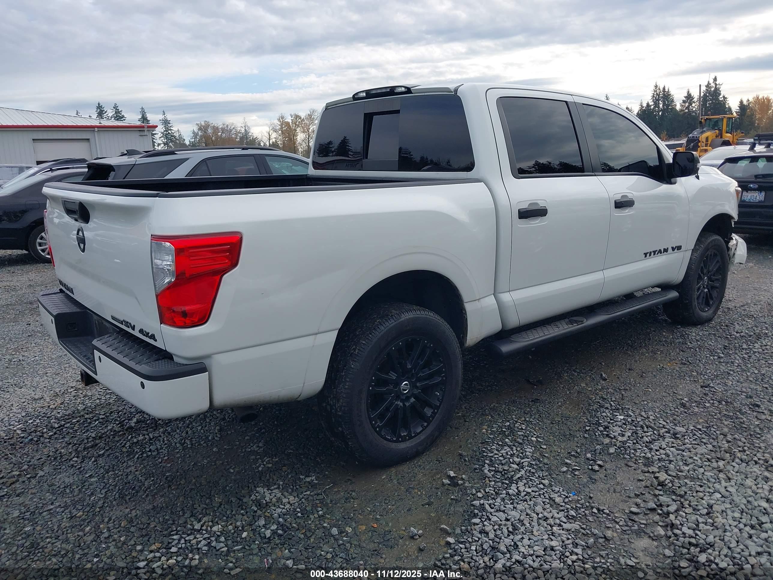 NISSAN TITAN image 4