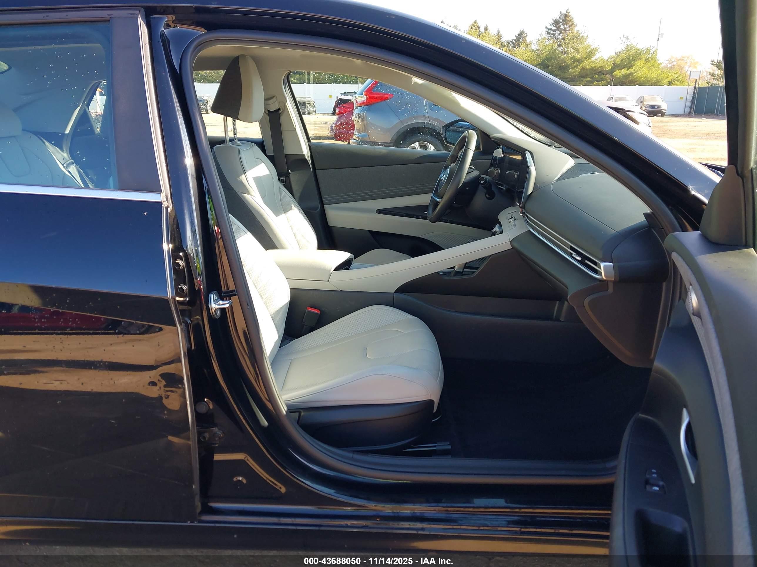 HYUNDAI ELANTRA image 5
