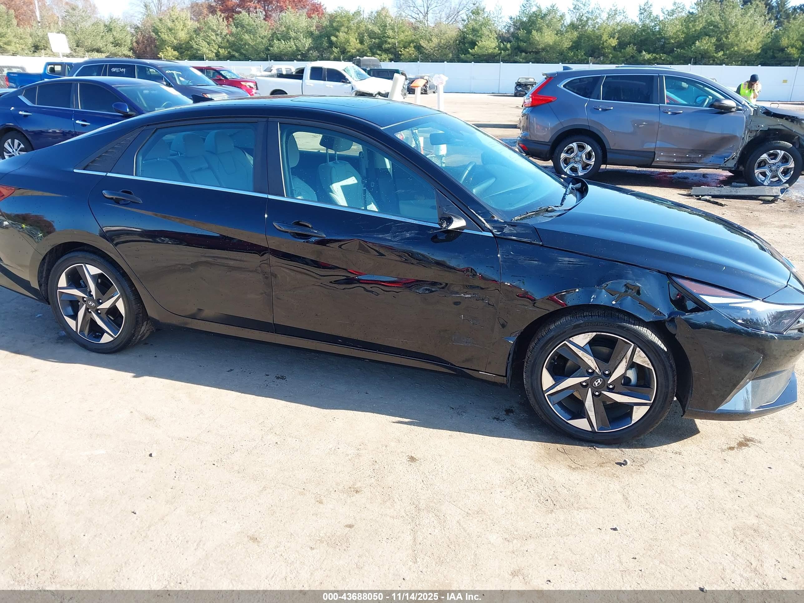 HYUNDAI ELANTRA image 6