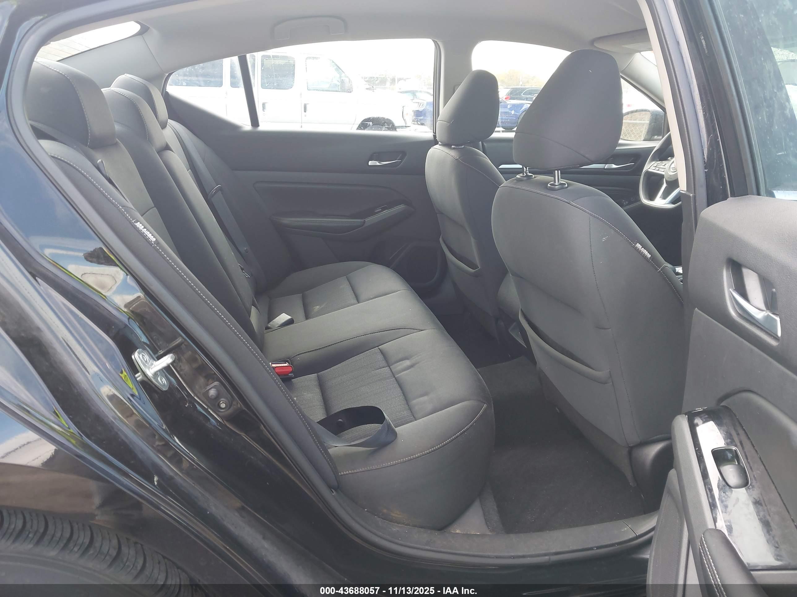 NISSAN ALTIMA image 8