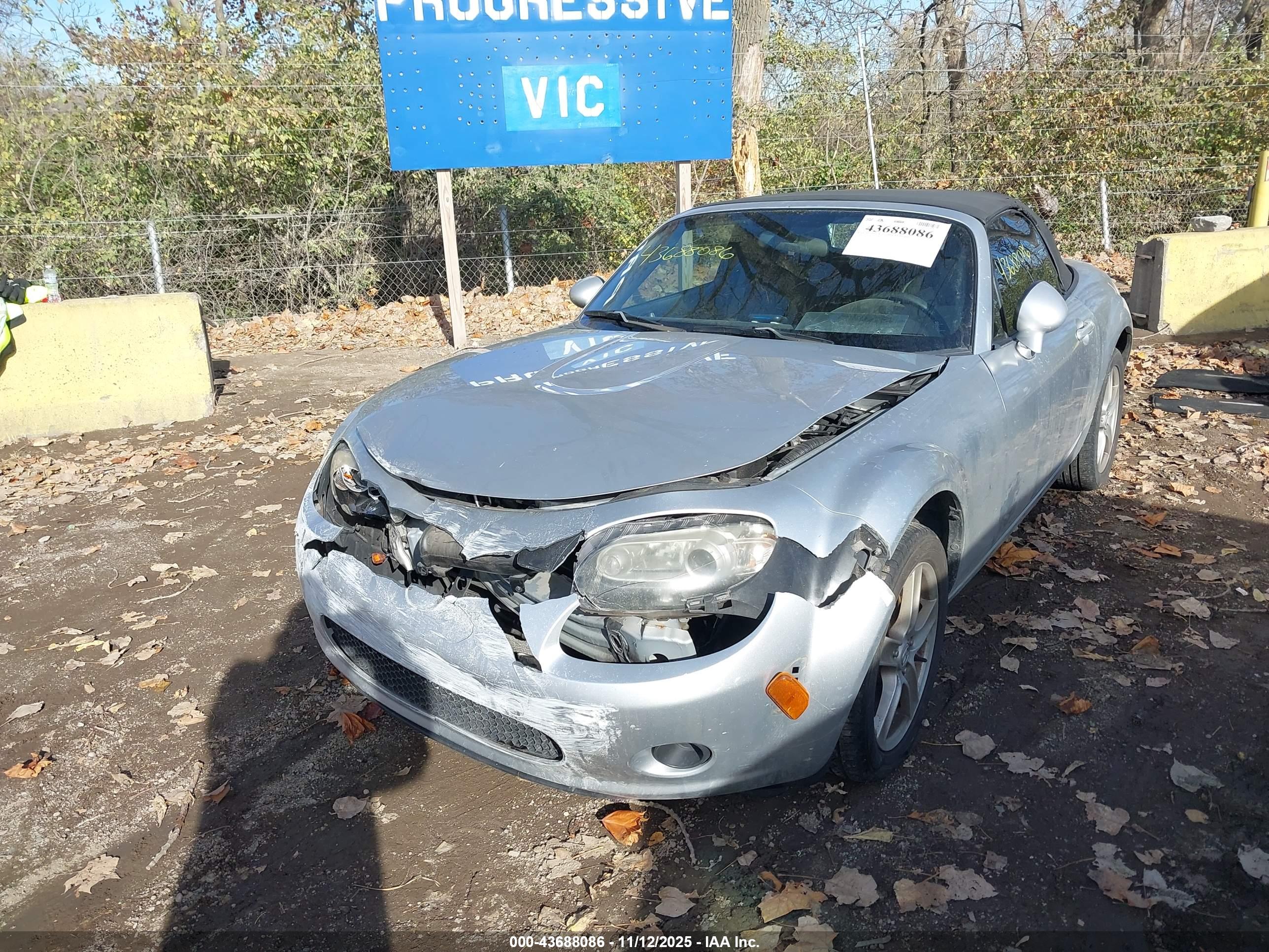 MAZDA MX-5 image 2
