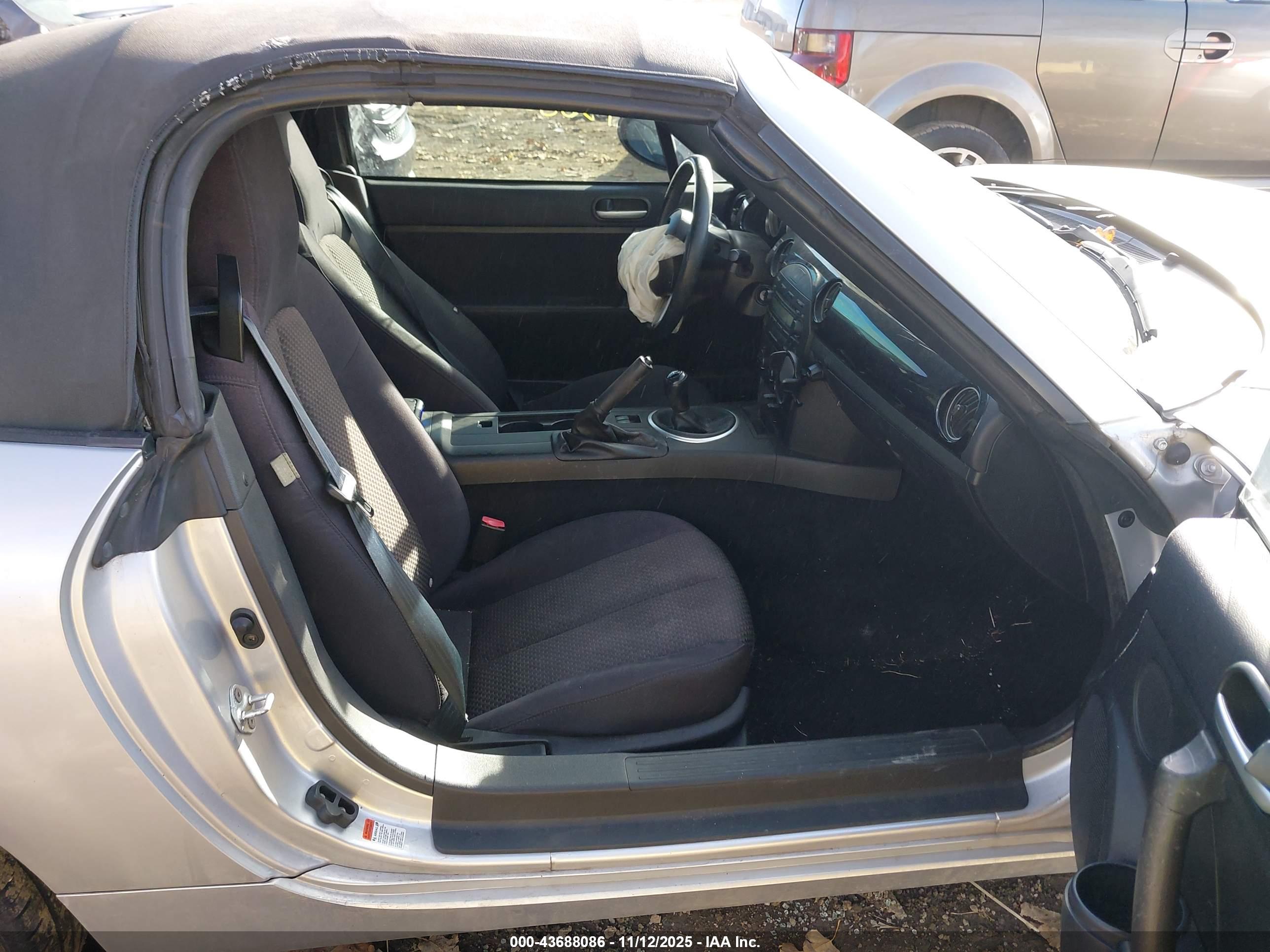 MAZDA MX-5 image 5