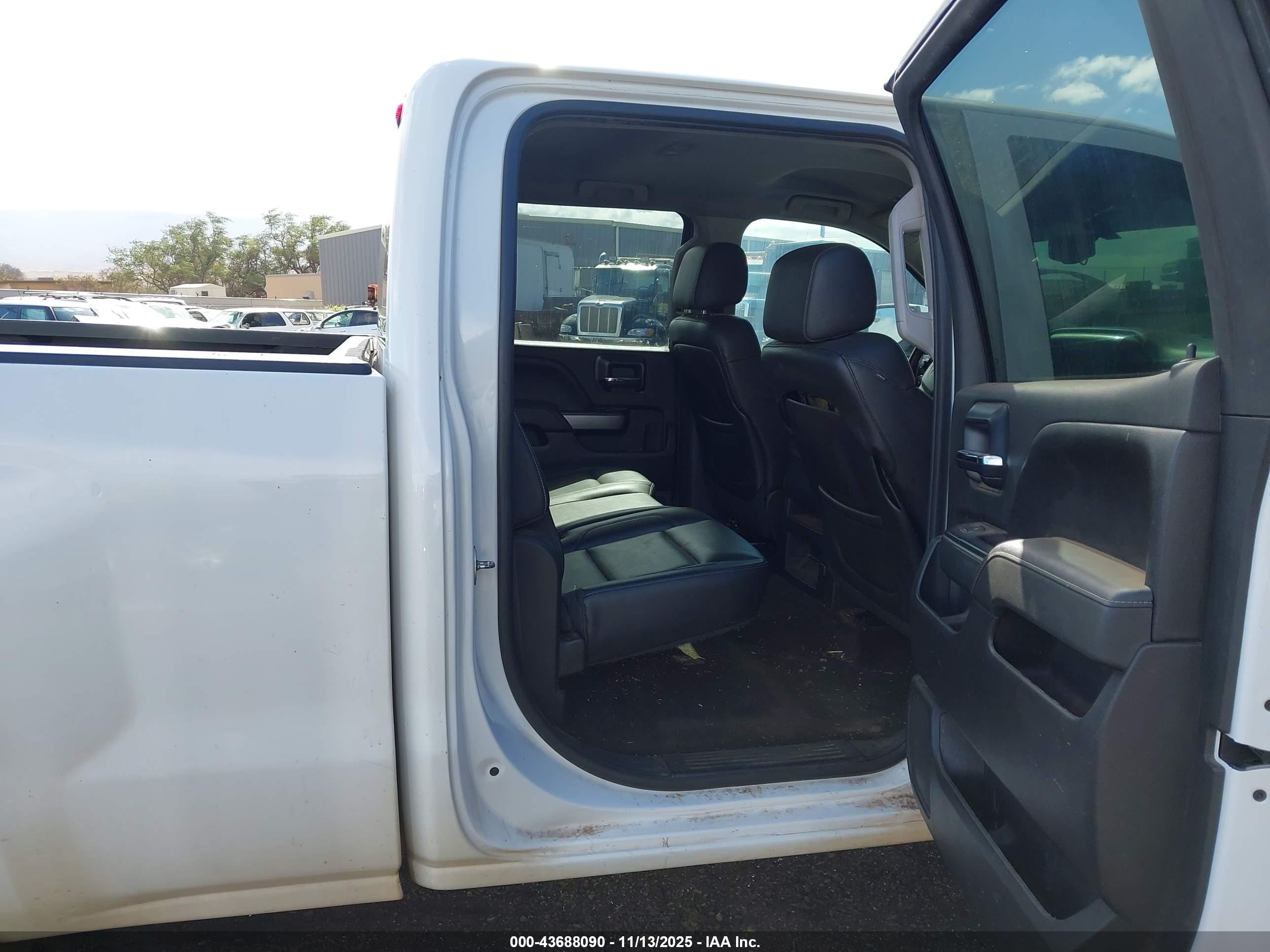 CHEVROLET SILVERADO image 8