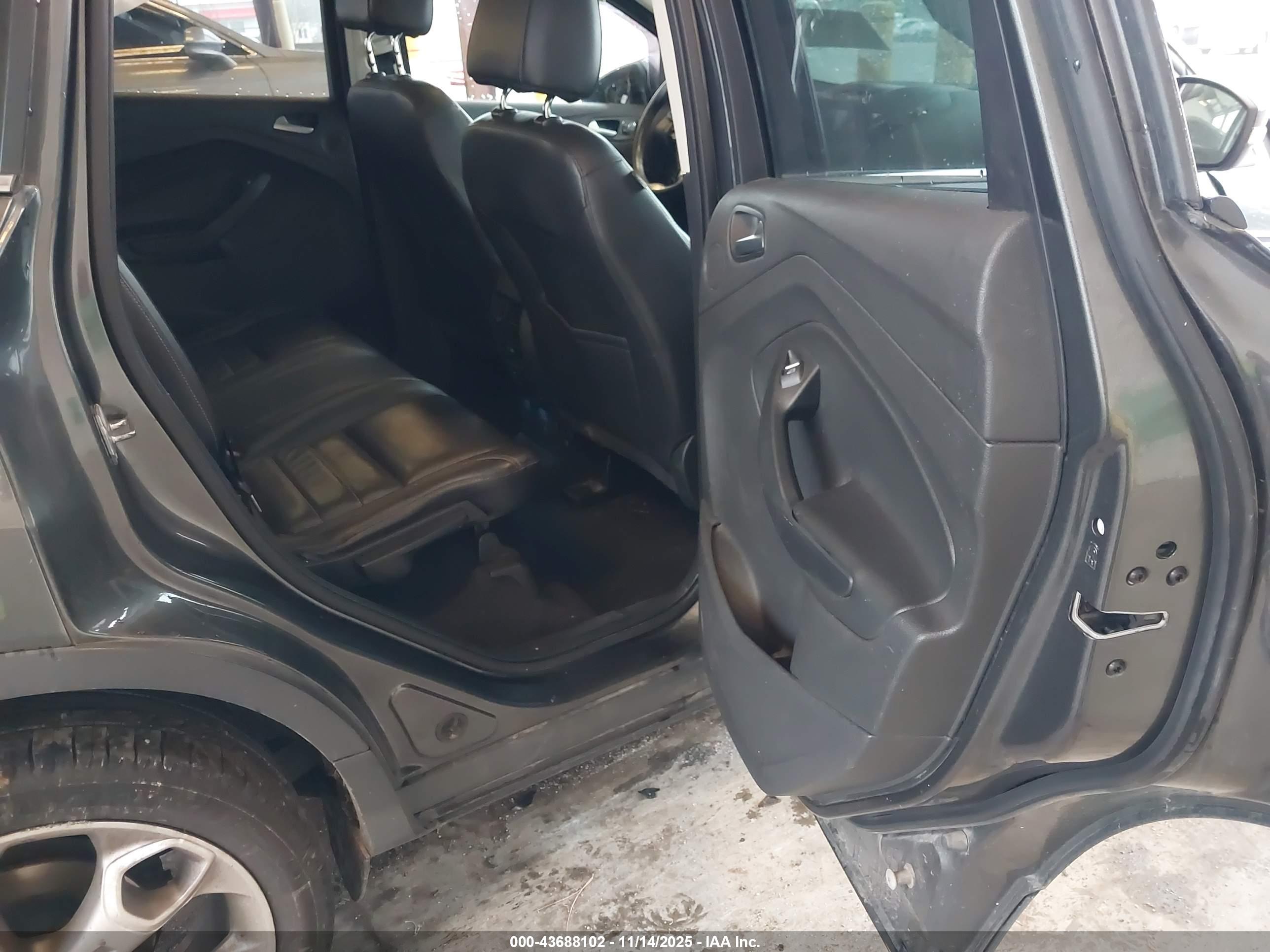 FORD ESCAPE image 8