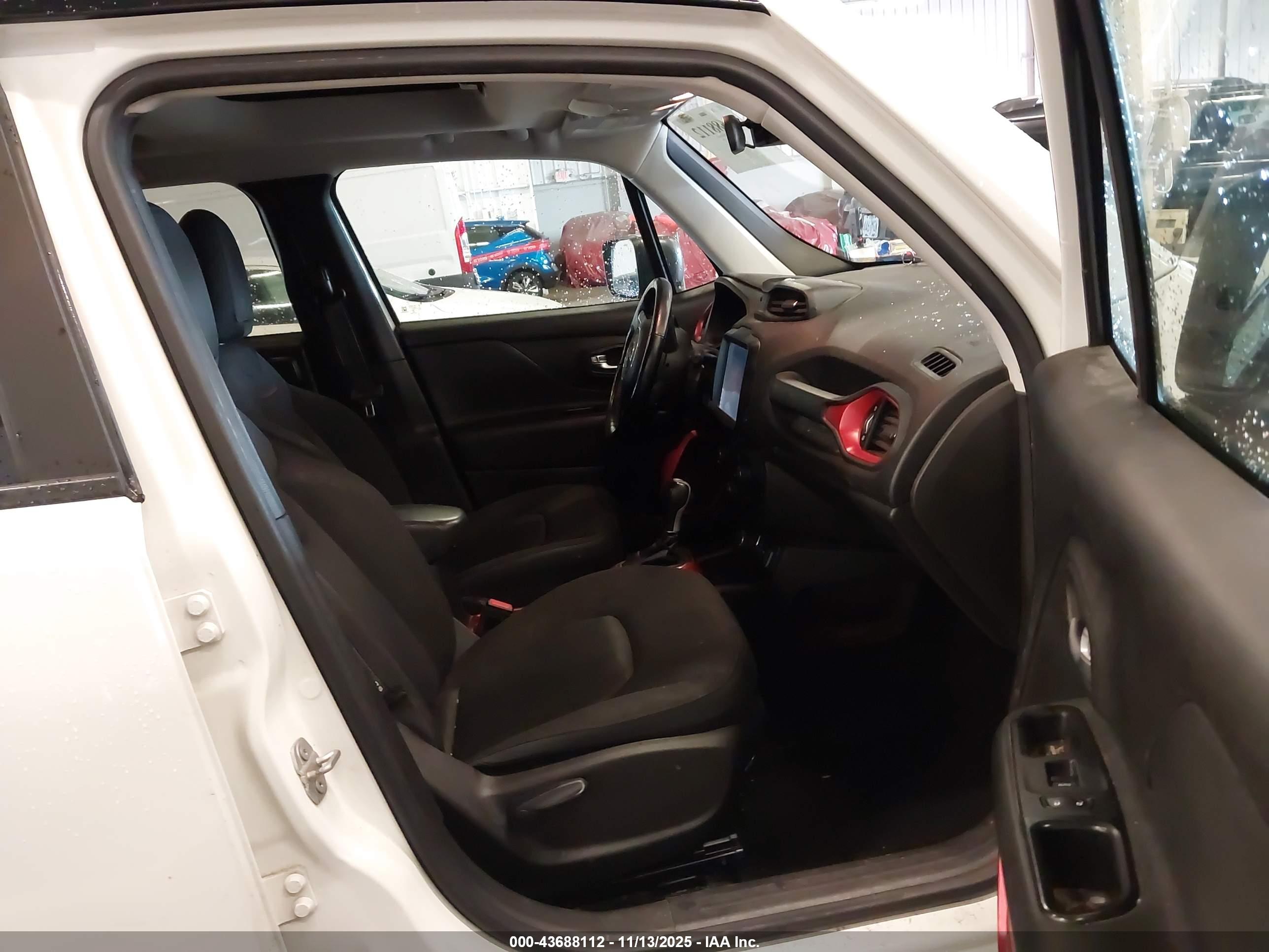 JEEP RENEGADE image 5