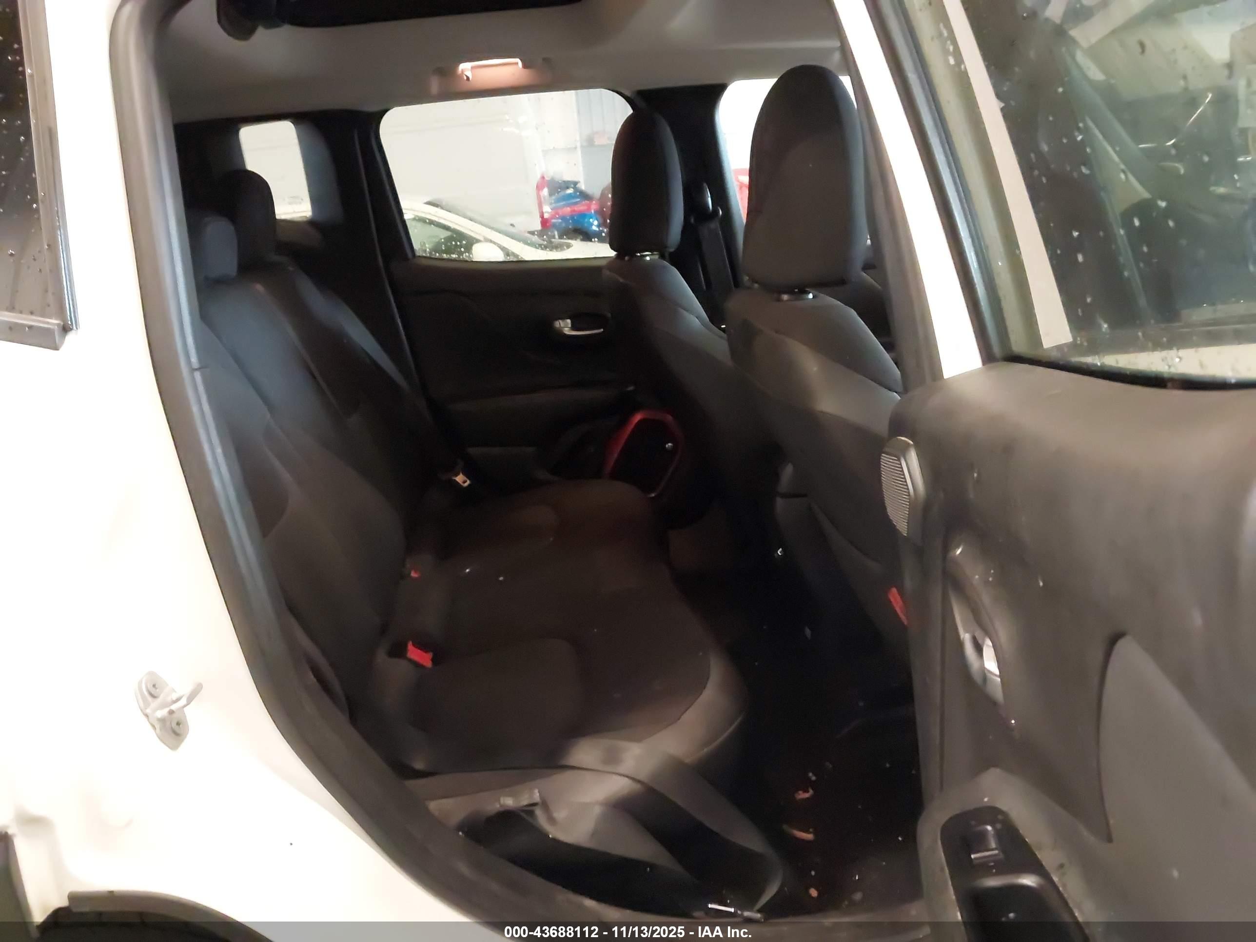 JEEP RENEGADE image 8