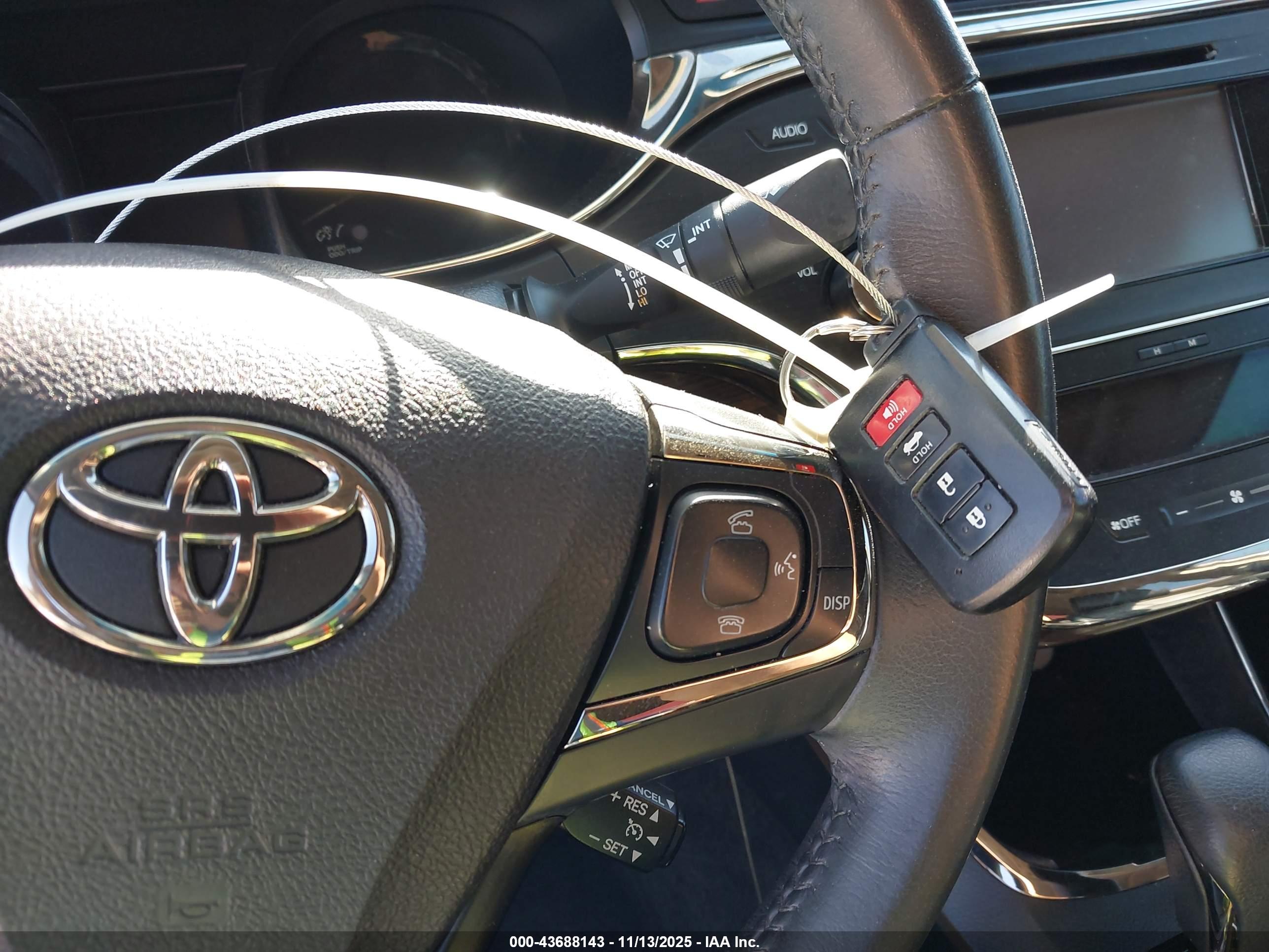 TOYOTA AVALON image 11