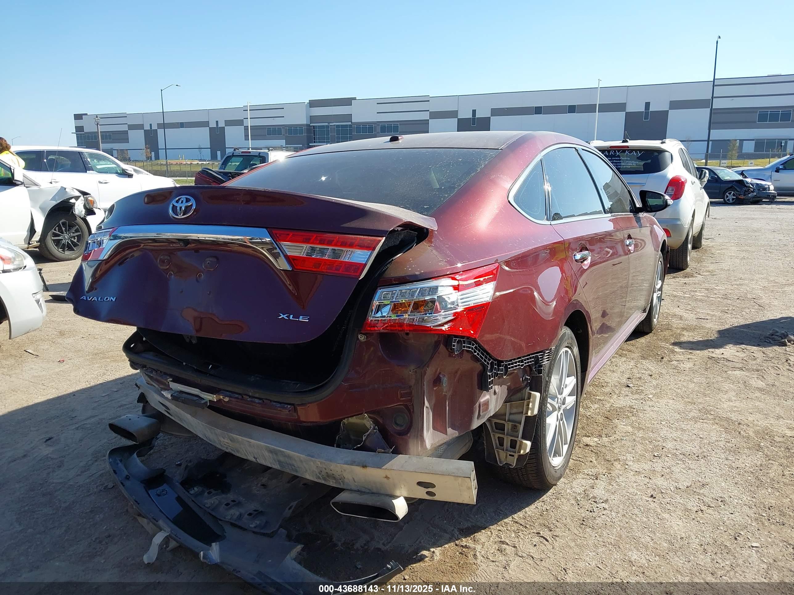 TOYOTA AVALON image 4
