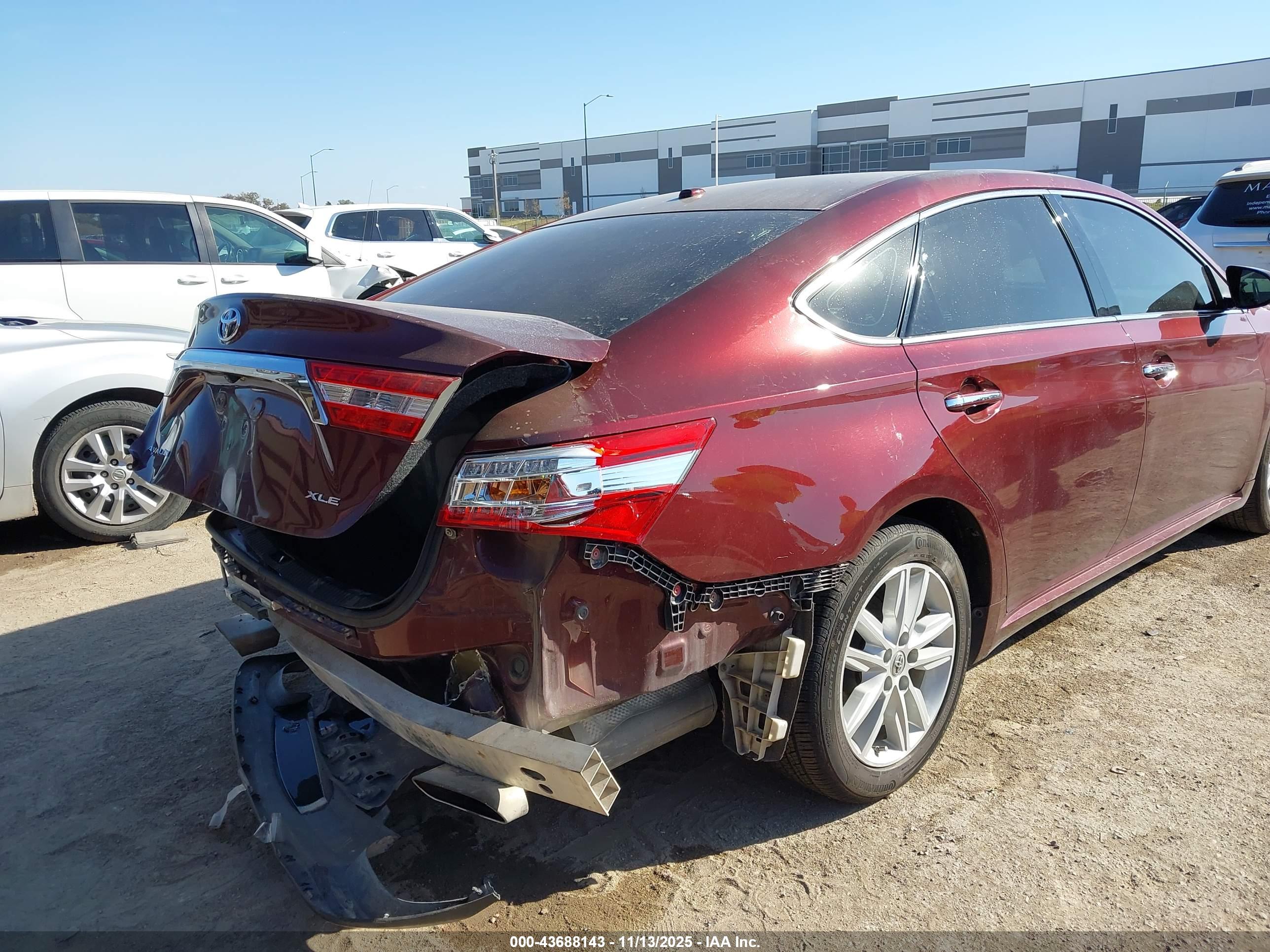 TOYOTA AVALON image 6