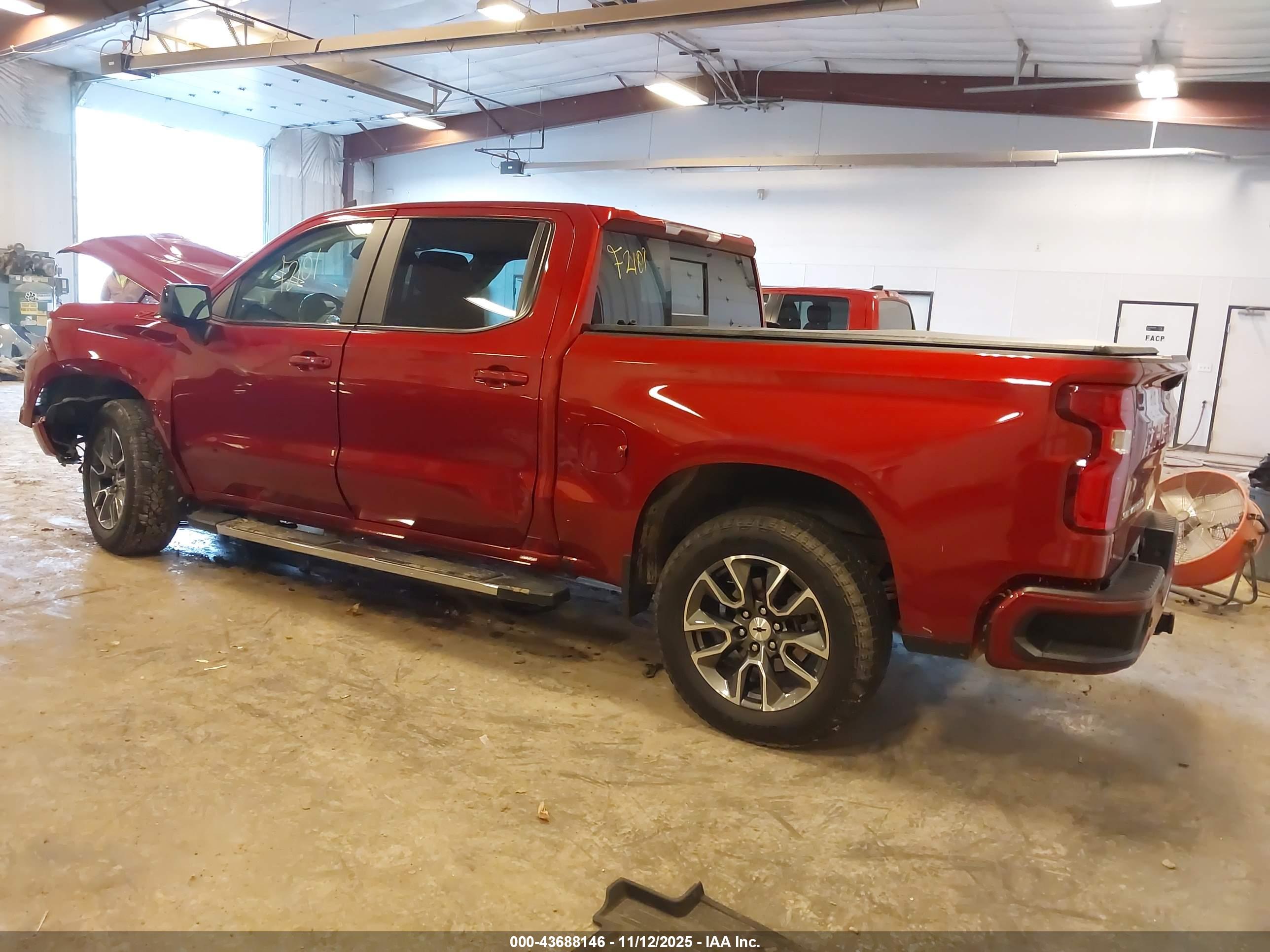 CHEVROLET SILVERADO image 3