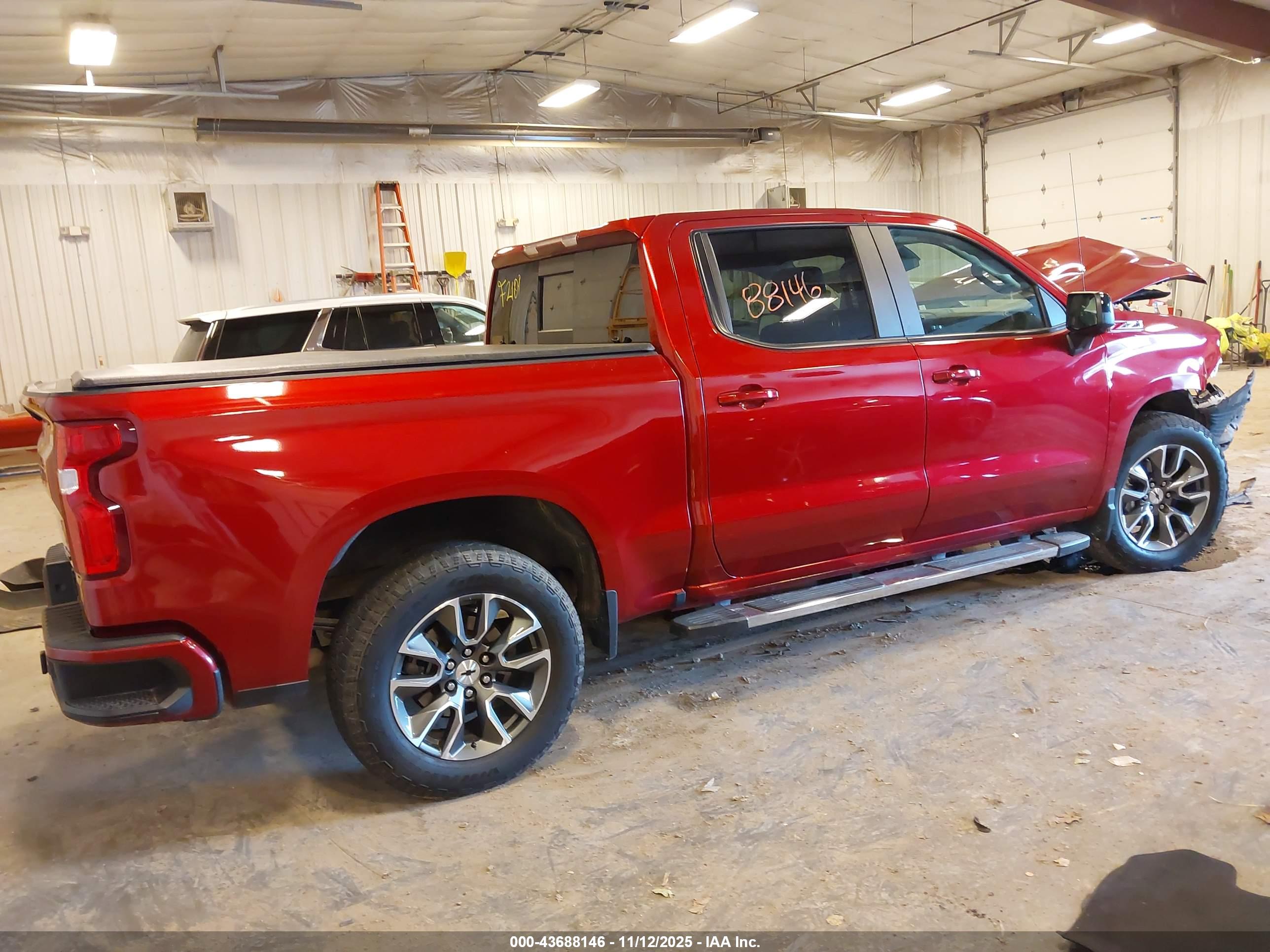 CHEVROLET SILVERADO image 4