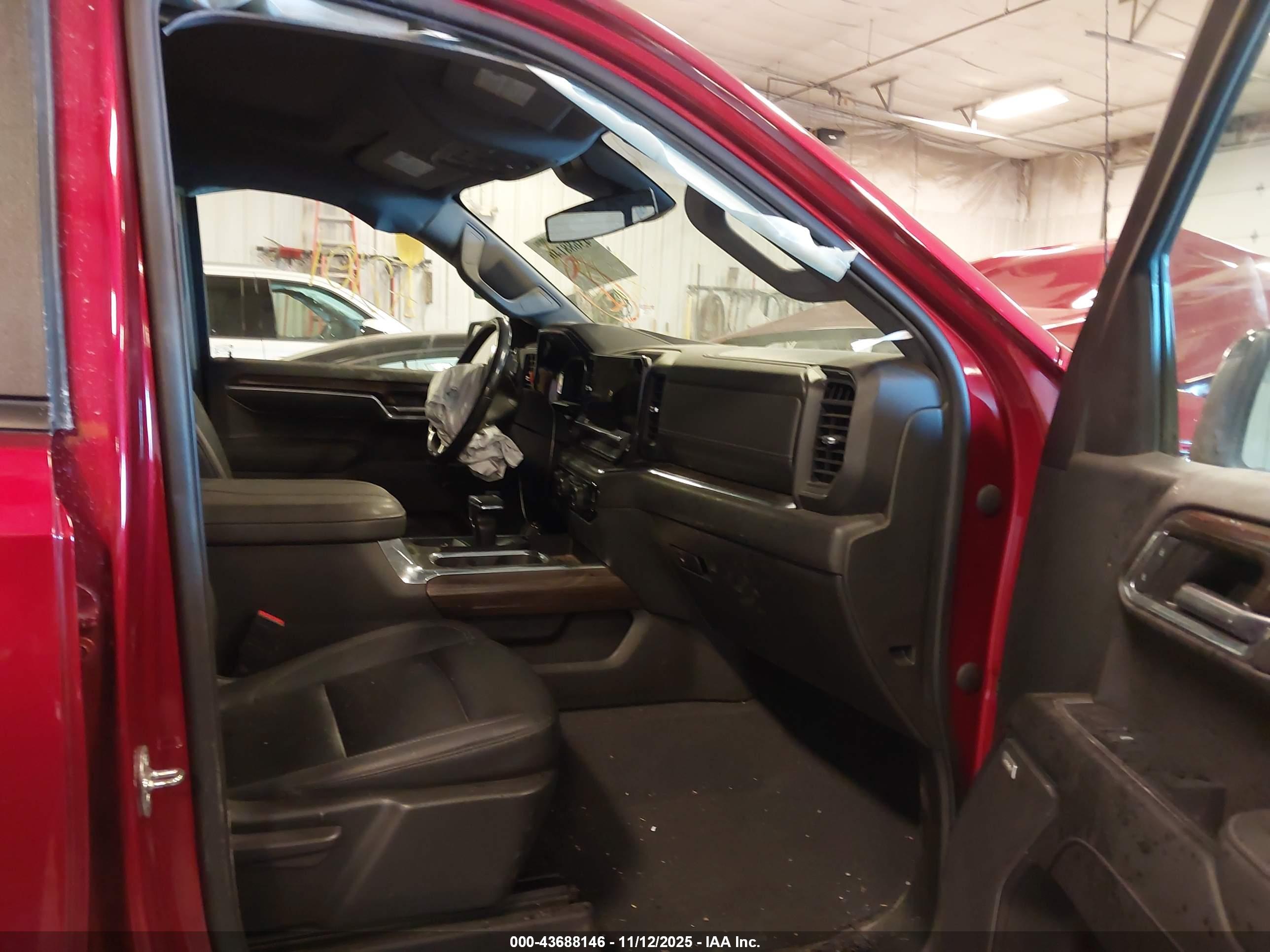 CHEVROLET SILVERADO image 5