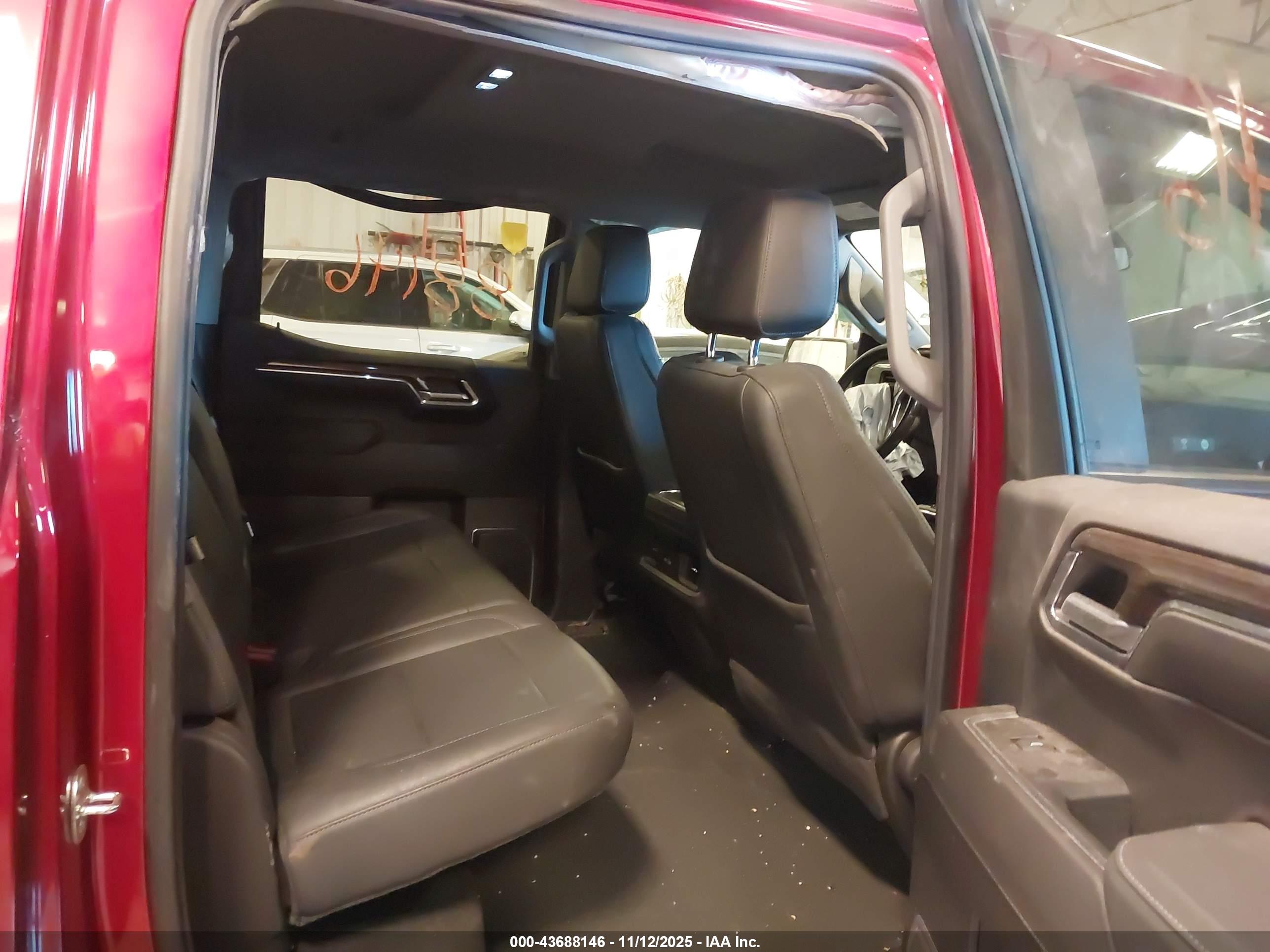 CHEVROLET SILVERADO image 8