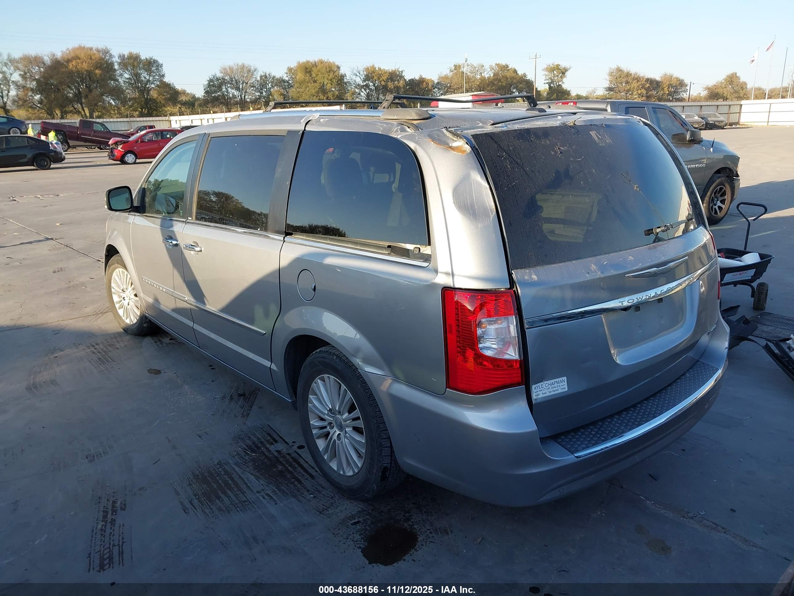 CHRYSLER TOWN image 3