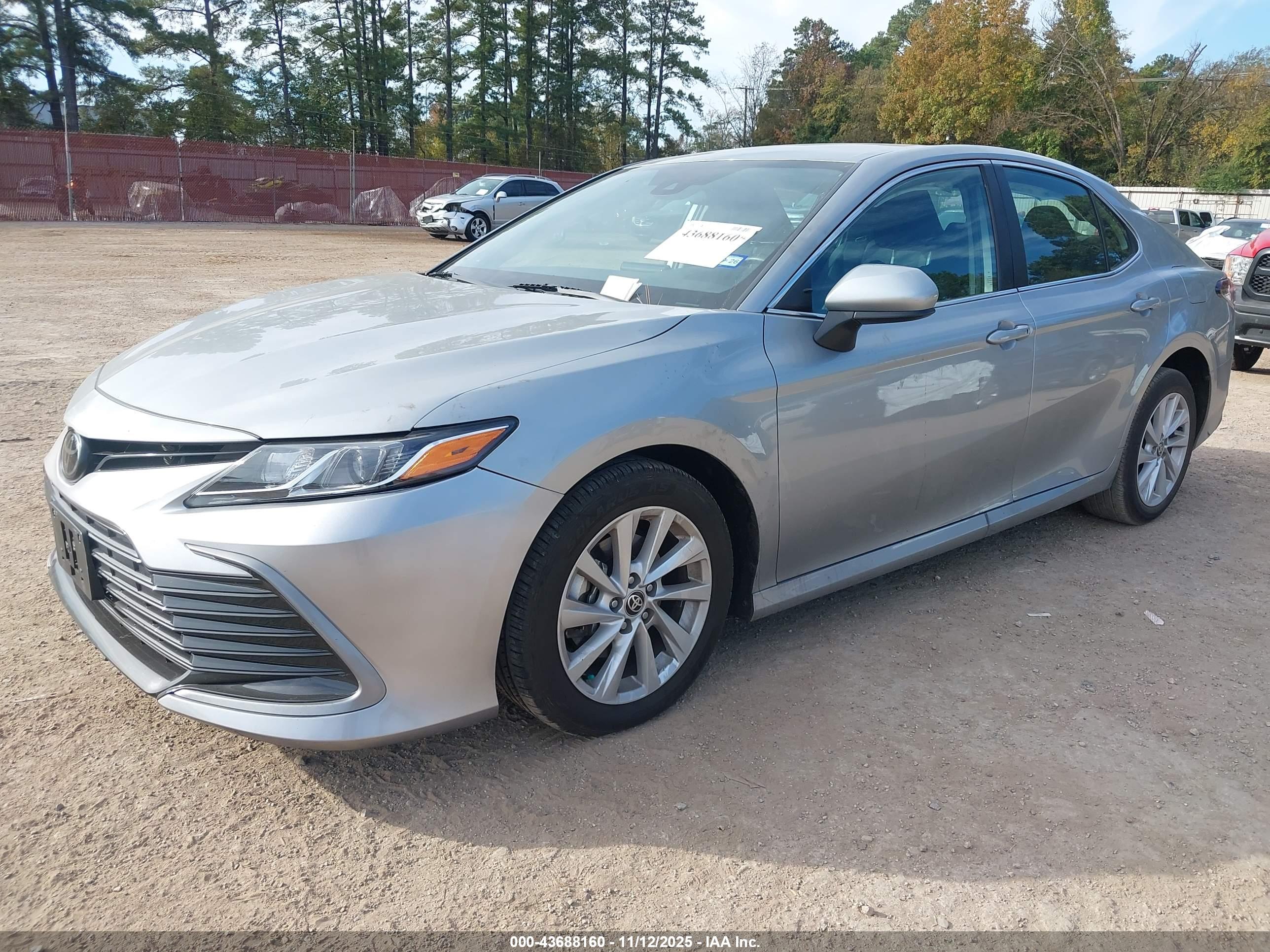 TOYOTA CAMRY image 2