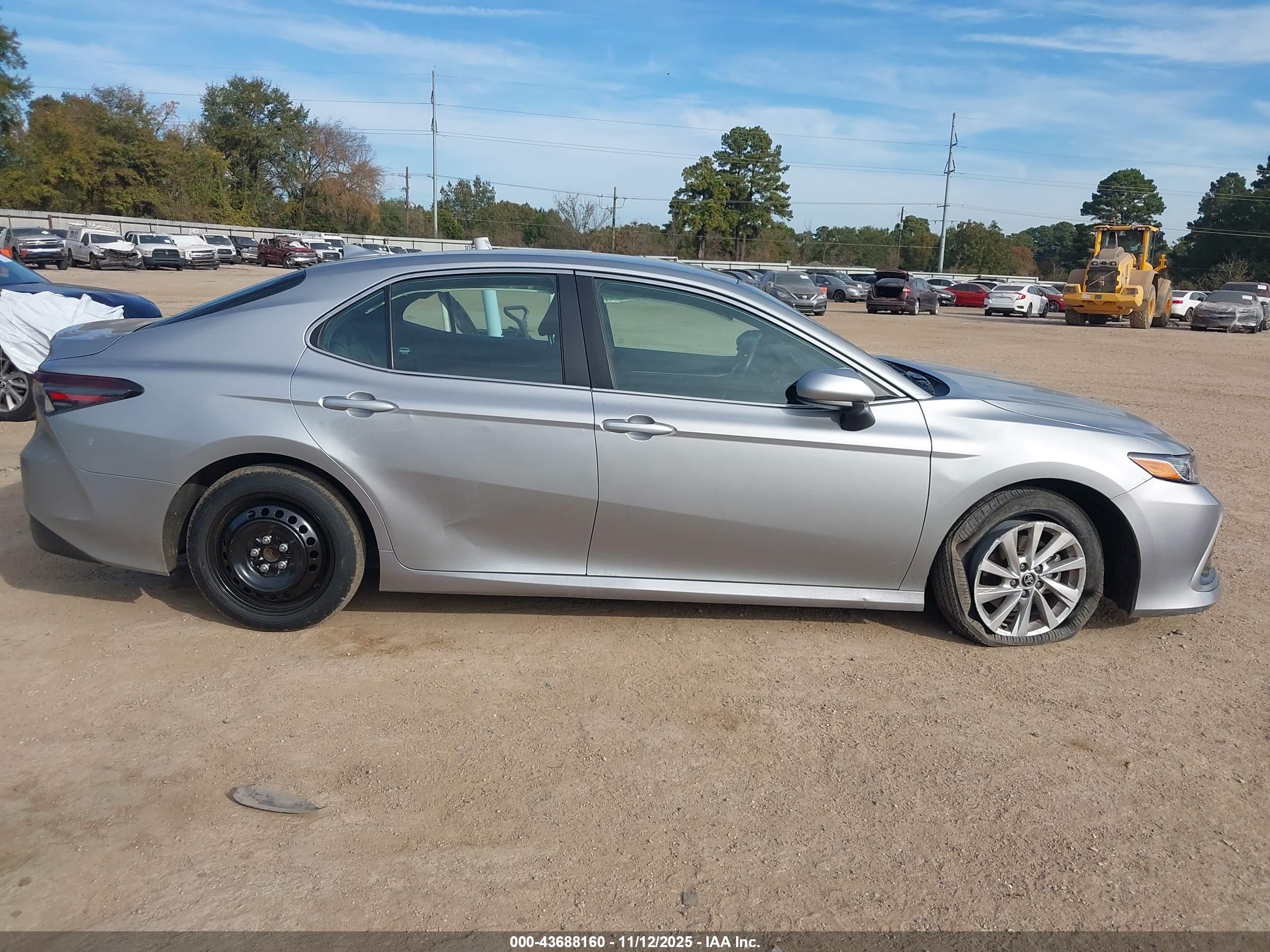 TOYOTA CAMRY image 6