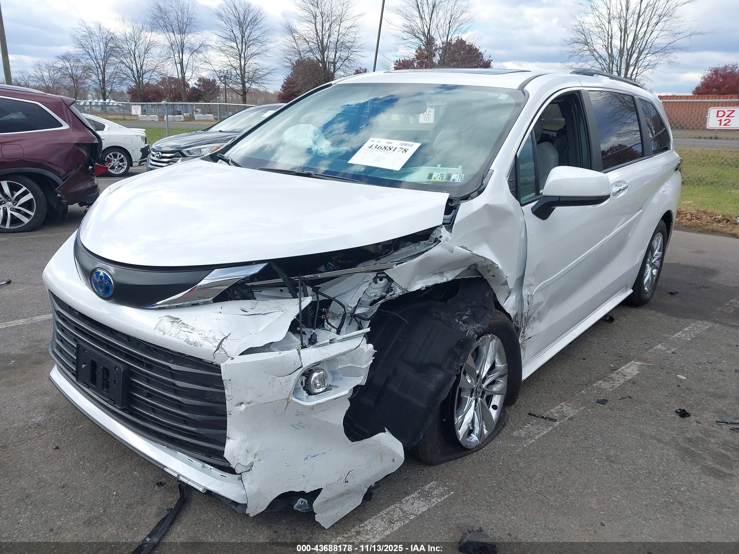 TOYOTA SIENNA image 6