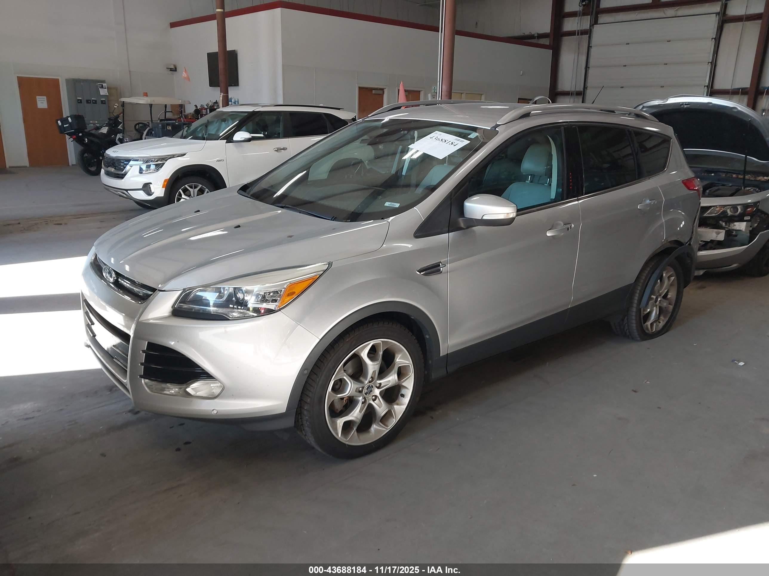 FORD ESCAPE image 2