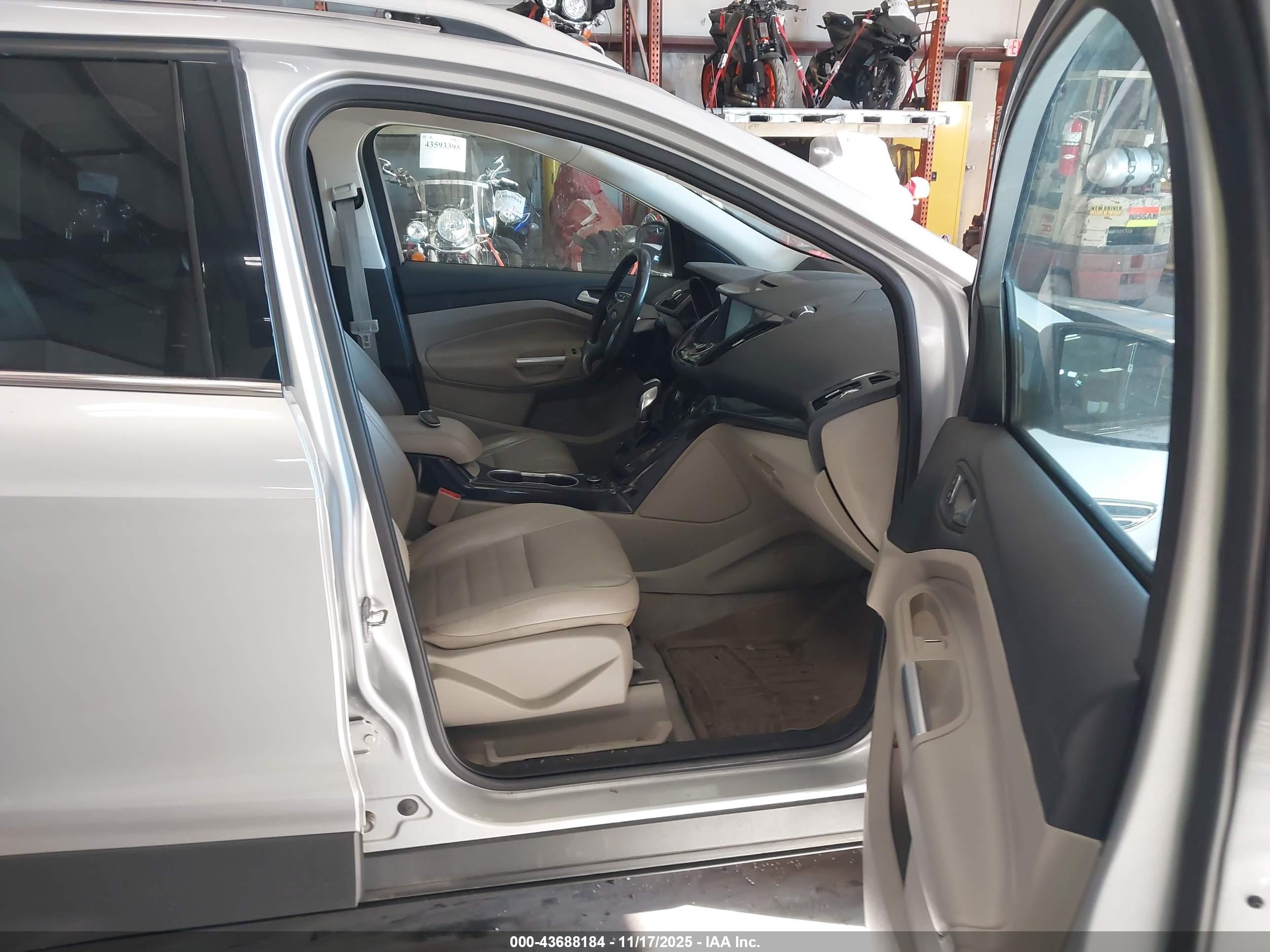 FORD ESCAPE image 5