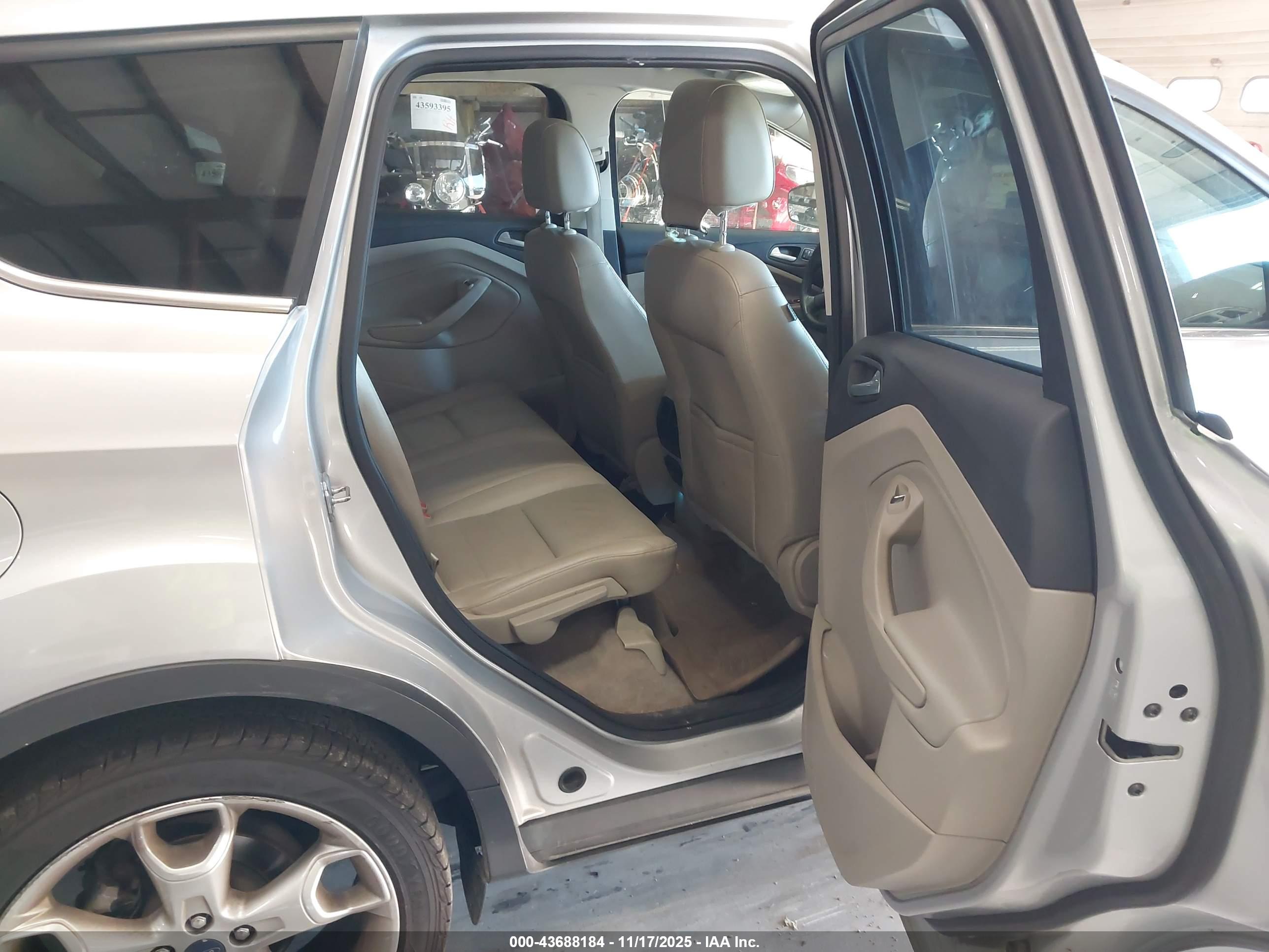 FORD ESCAPE image 8
