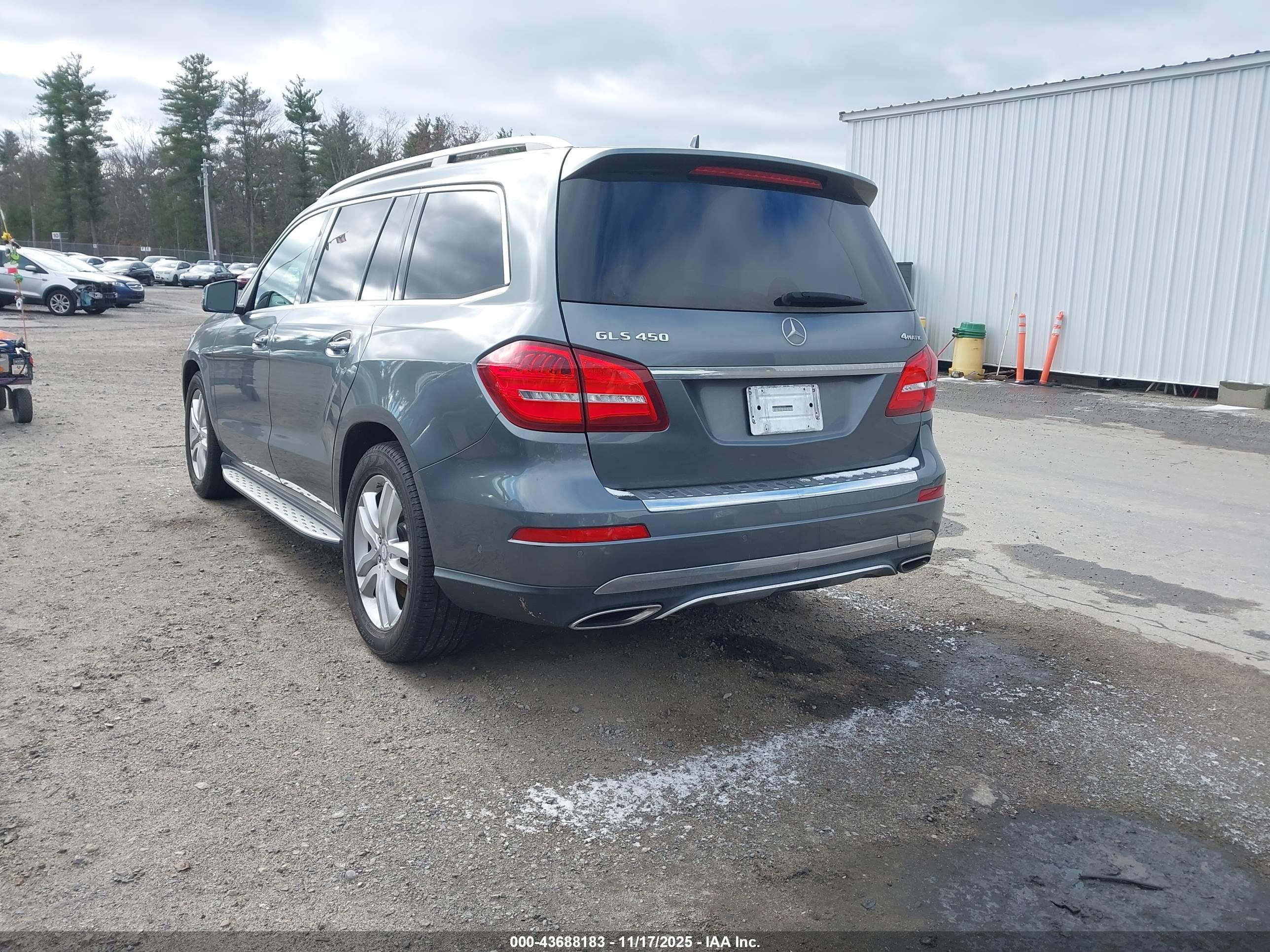 MERCEDES-BENZ GLS image 3