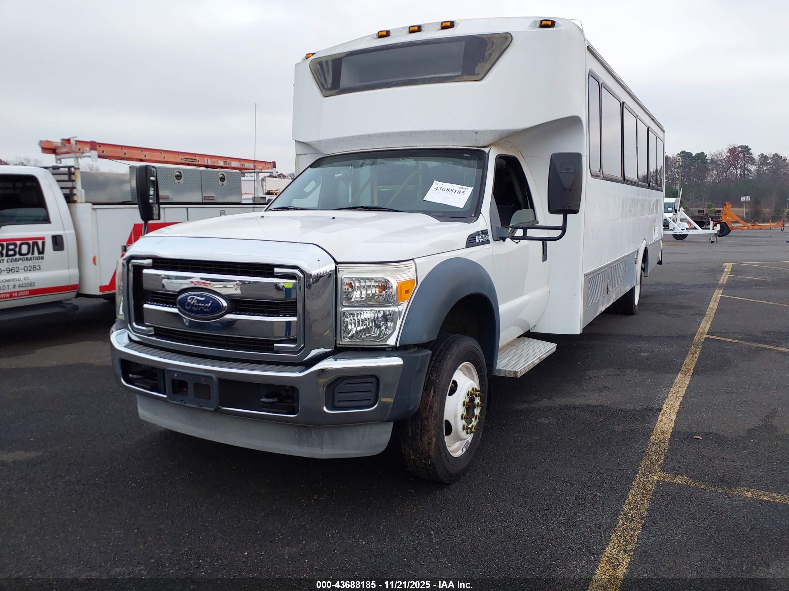 FORD F-550 image 2