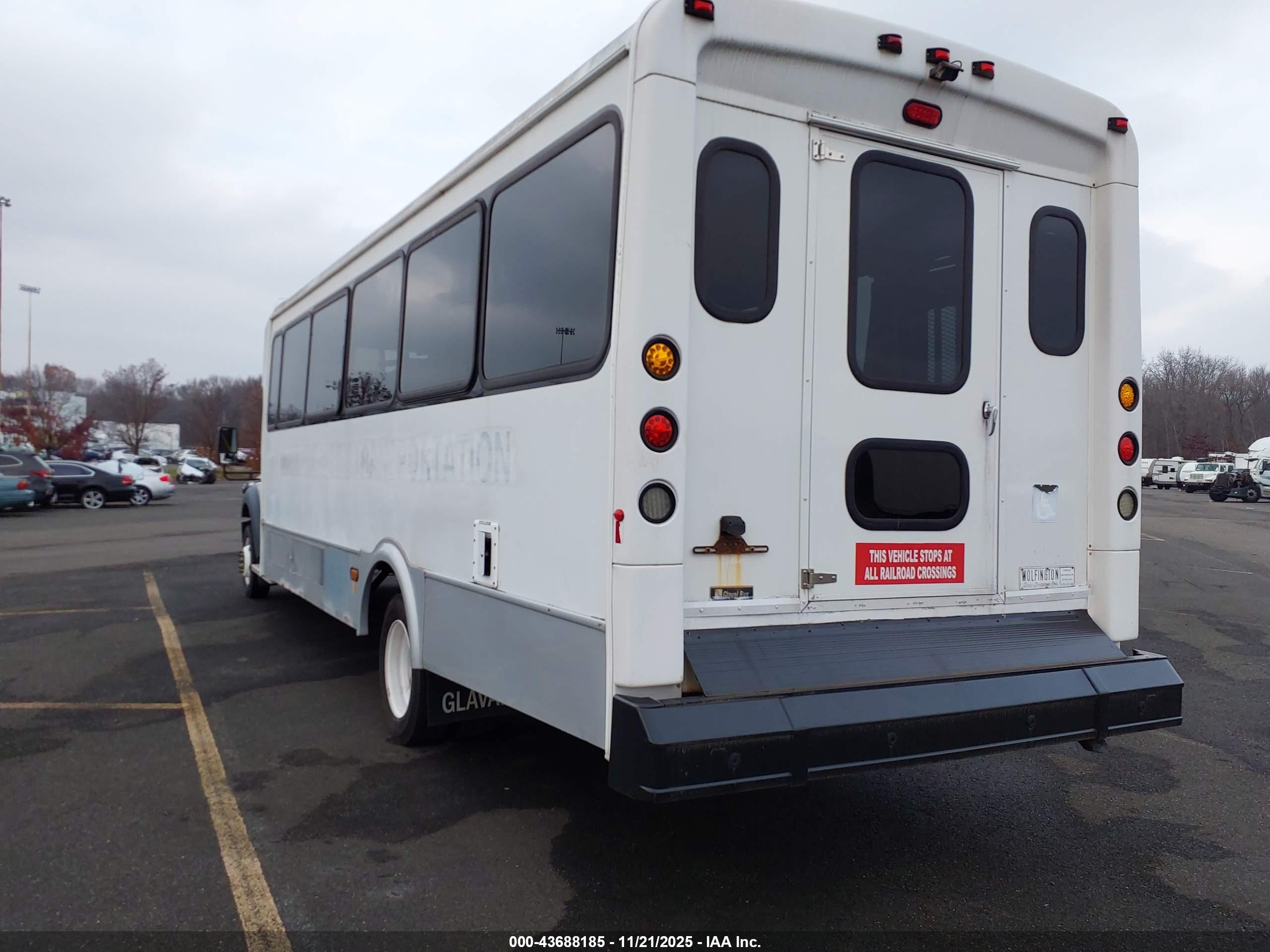 FORD F-550 image 3