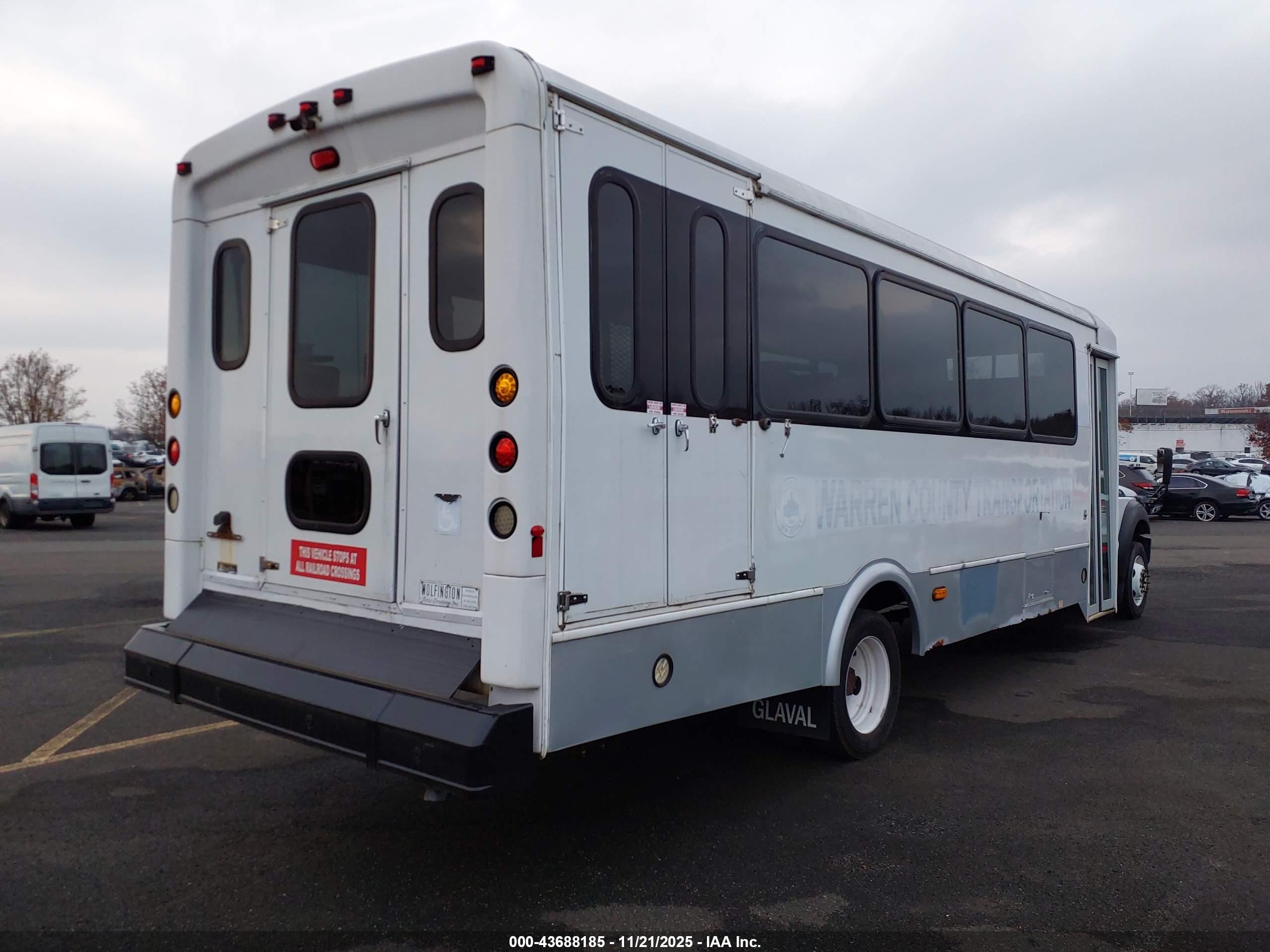 FORD F-550 image 4