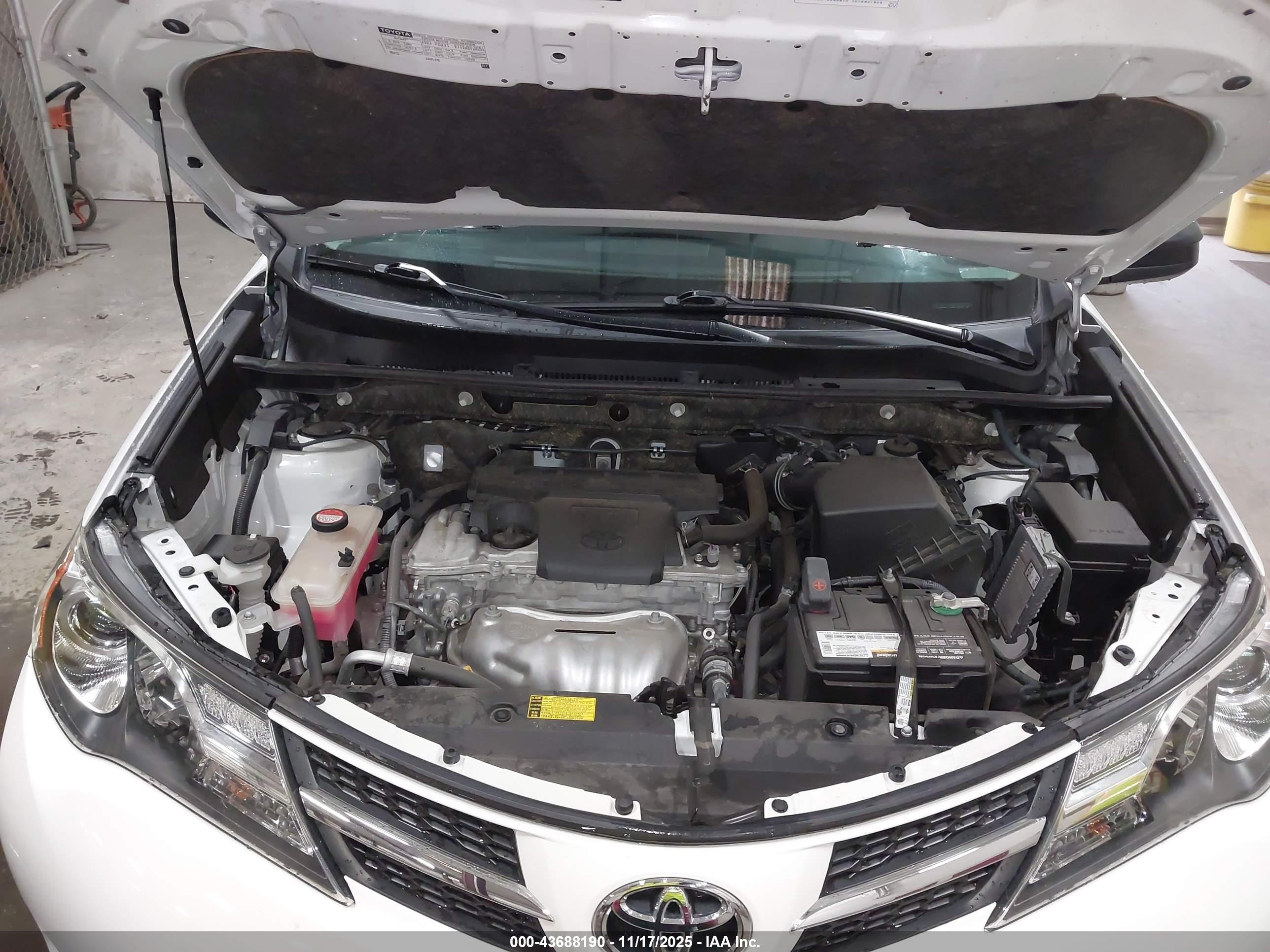 TOYOTA RAV4 image 10