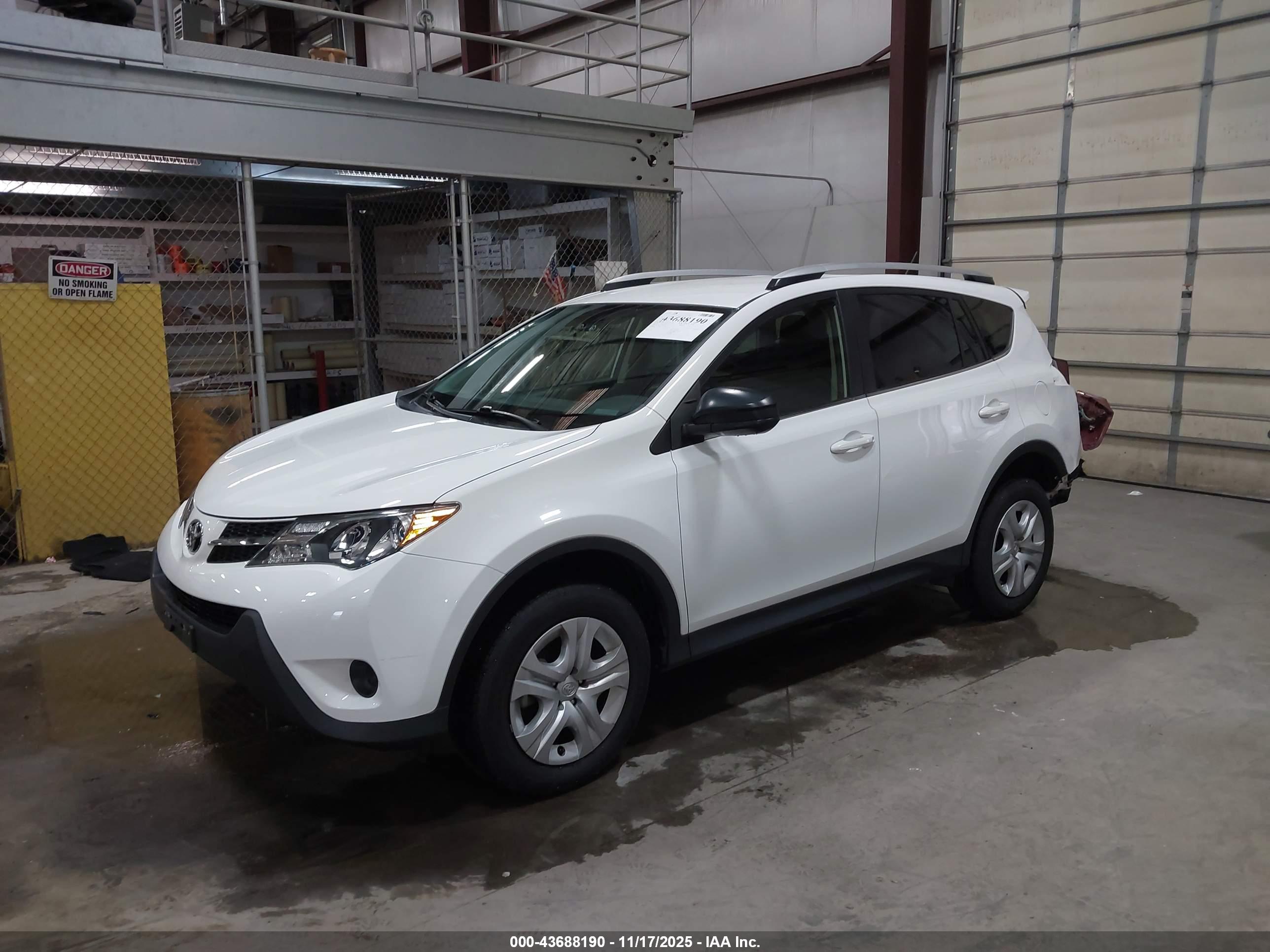 TOYOTA RAV4 image 2