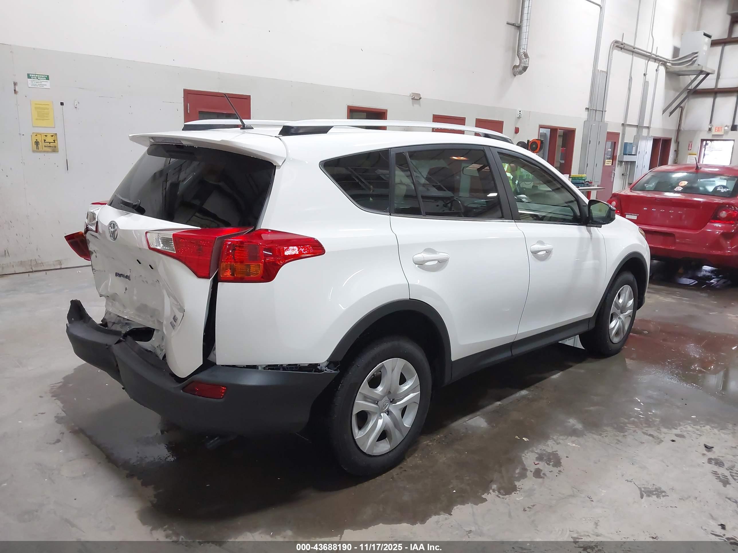 TOYOTA RAV4 image 4