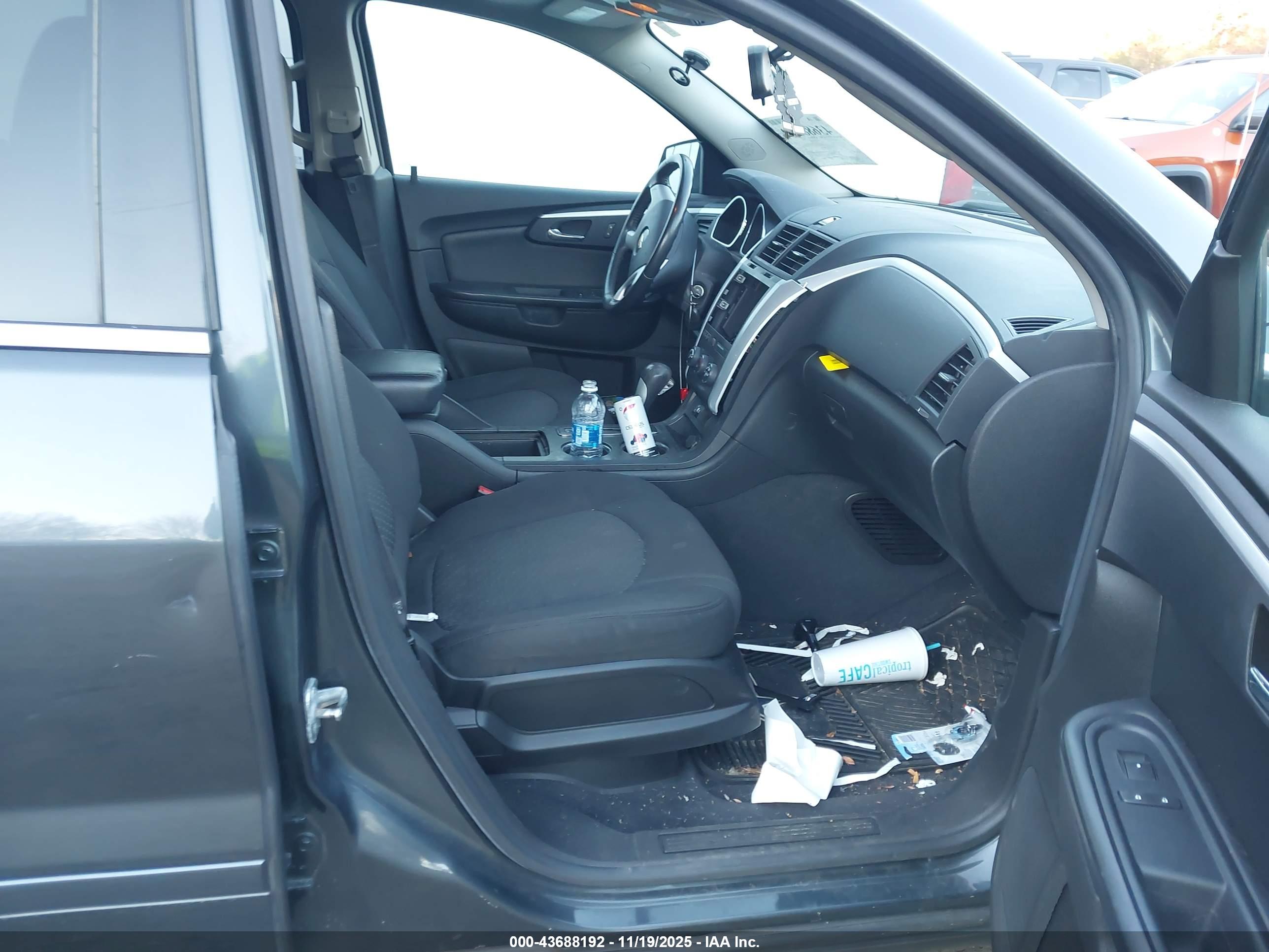 CHEVROLET TRAVERSE image 5