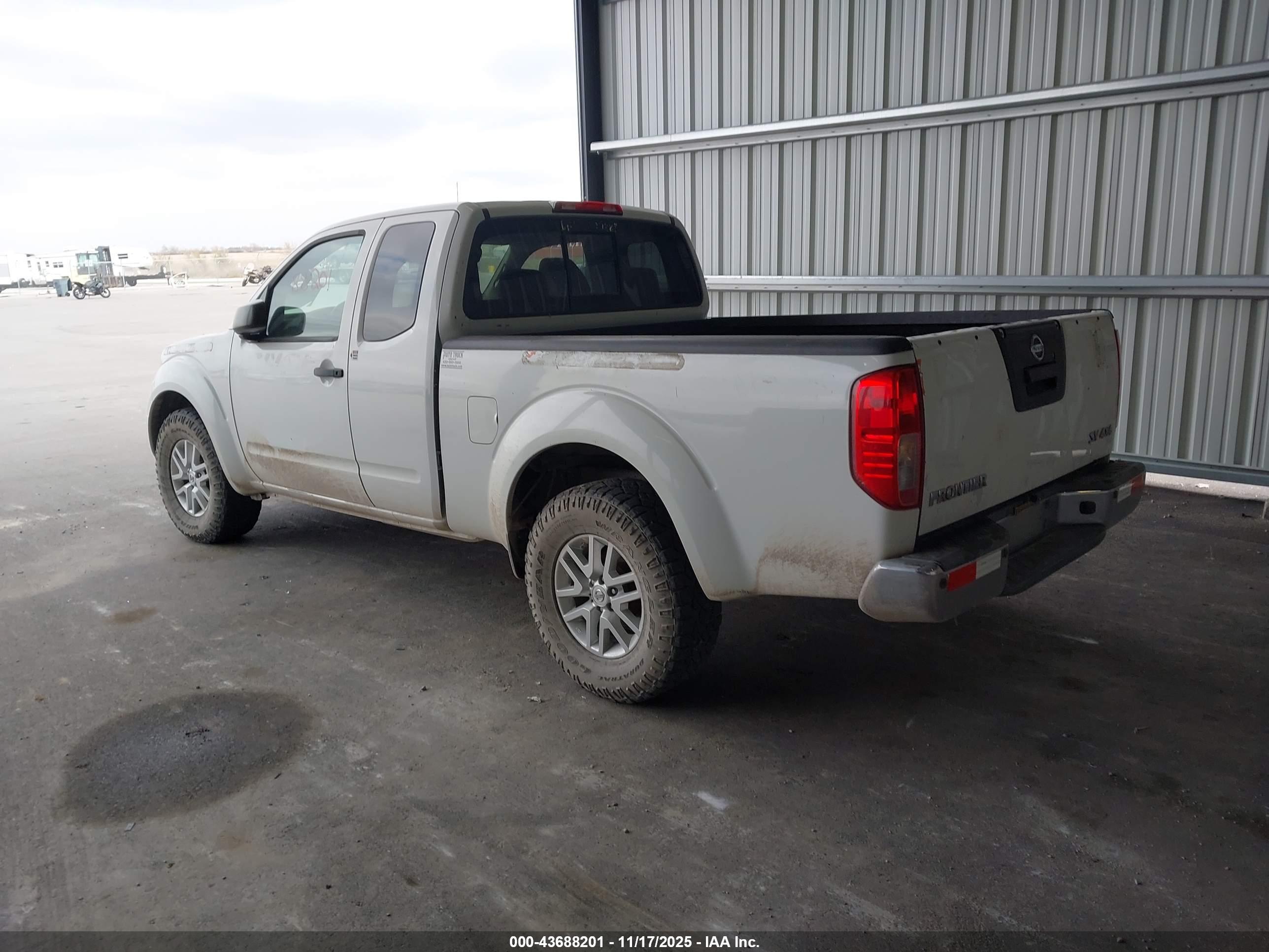NISSAN FRONTIER image 3