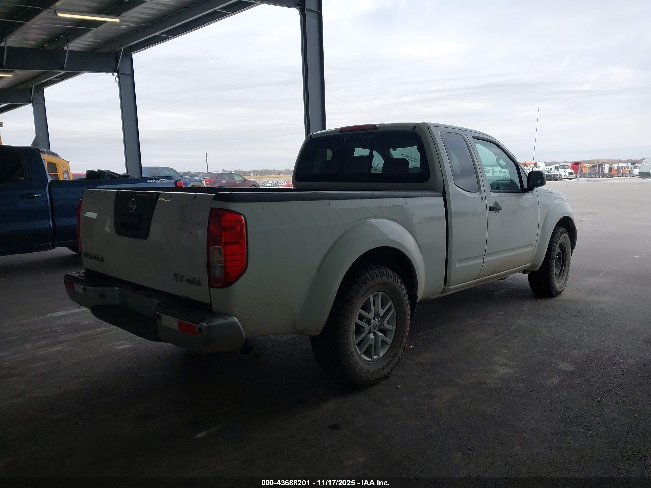 NISSAN FRONTIER image 4