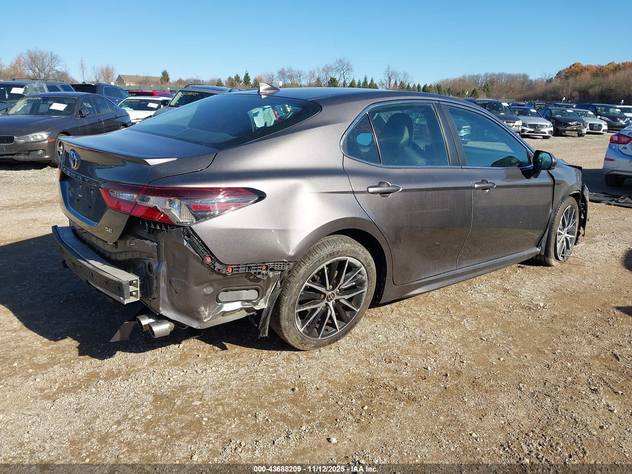TOYOTA CAMRY image 4