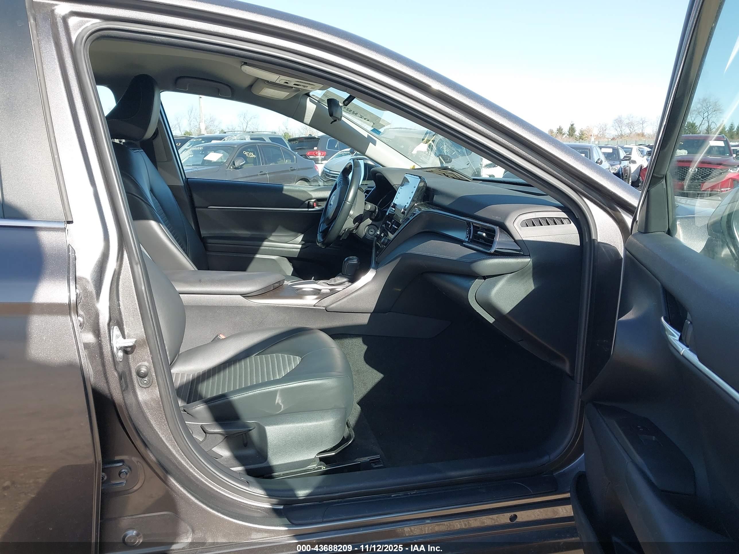 TOYOTA CAMRY image 5