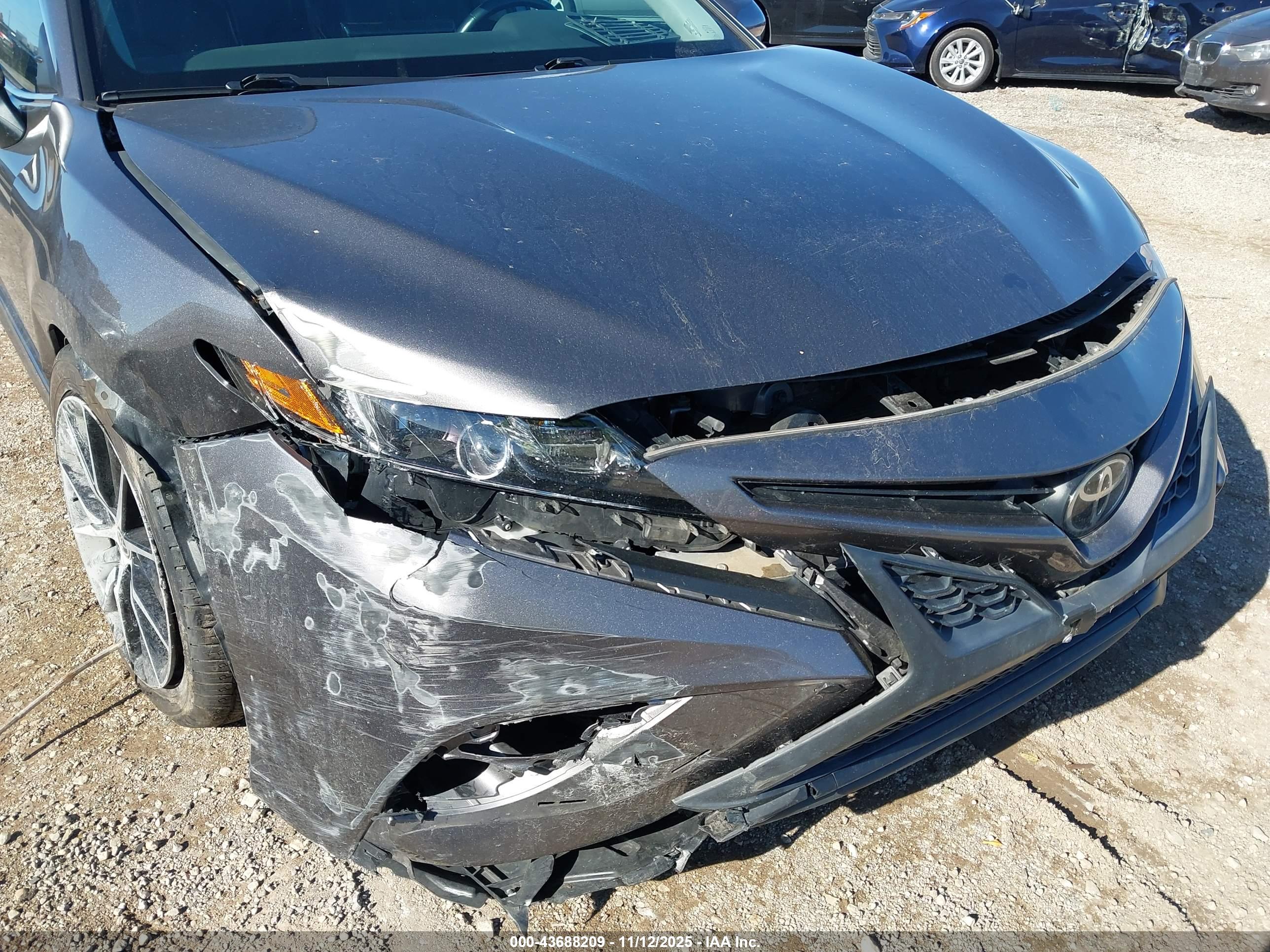 TOYOTA CAMRY image 6